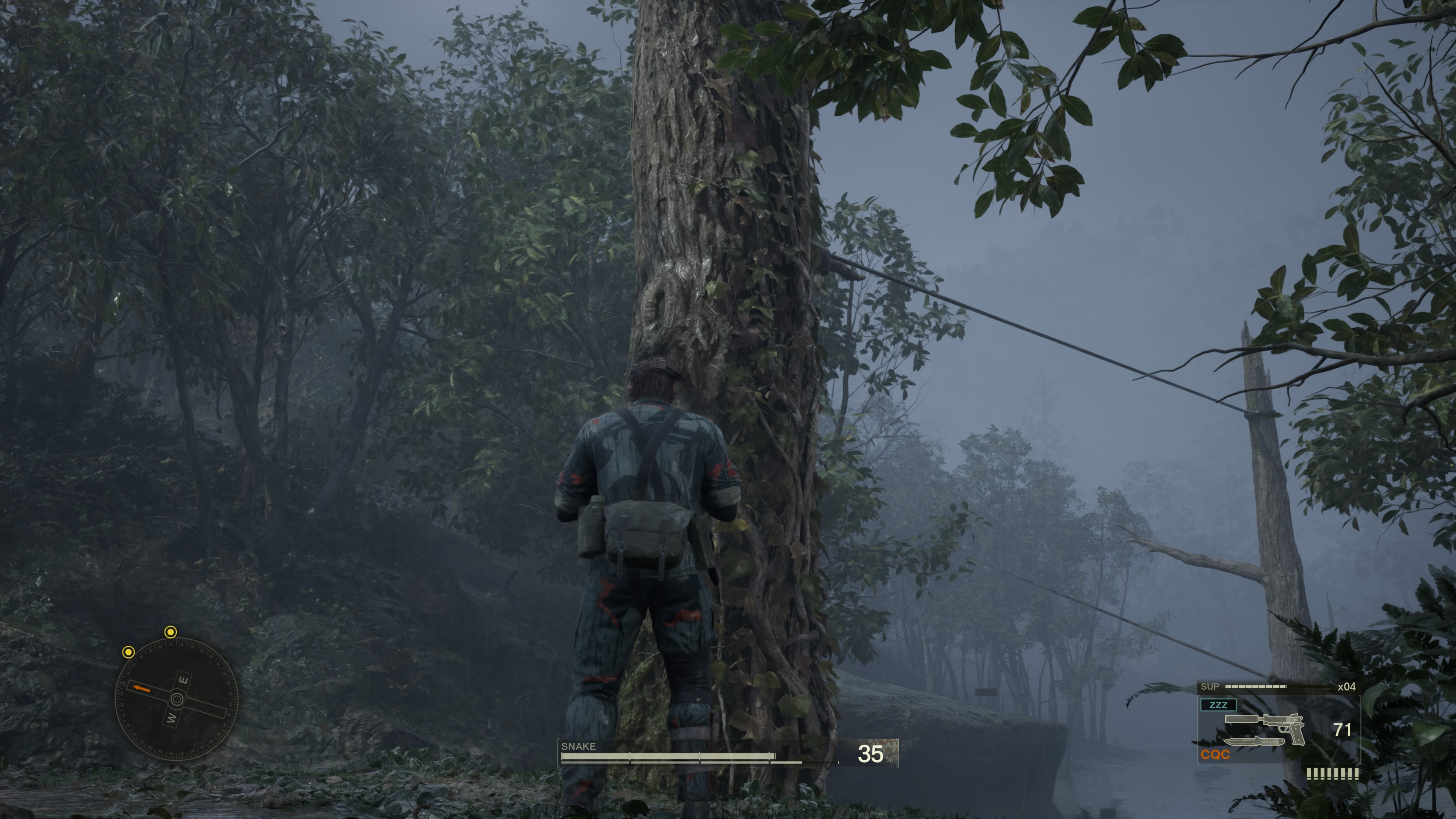 先にある木からロープを伝っていけば