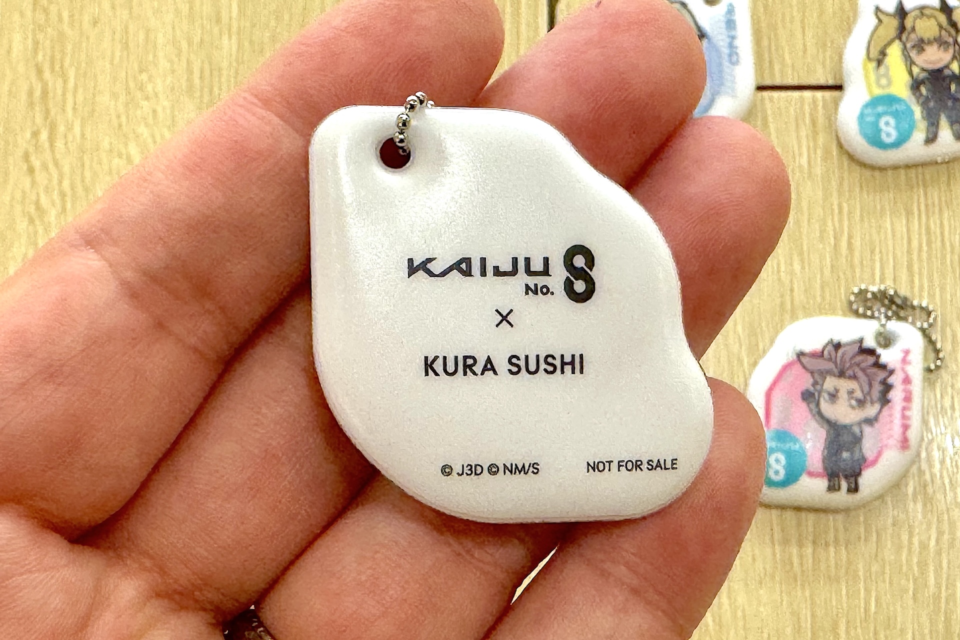 裏にコラボロゴ入り