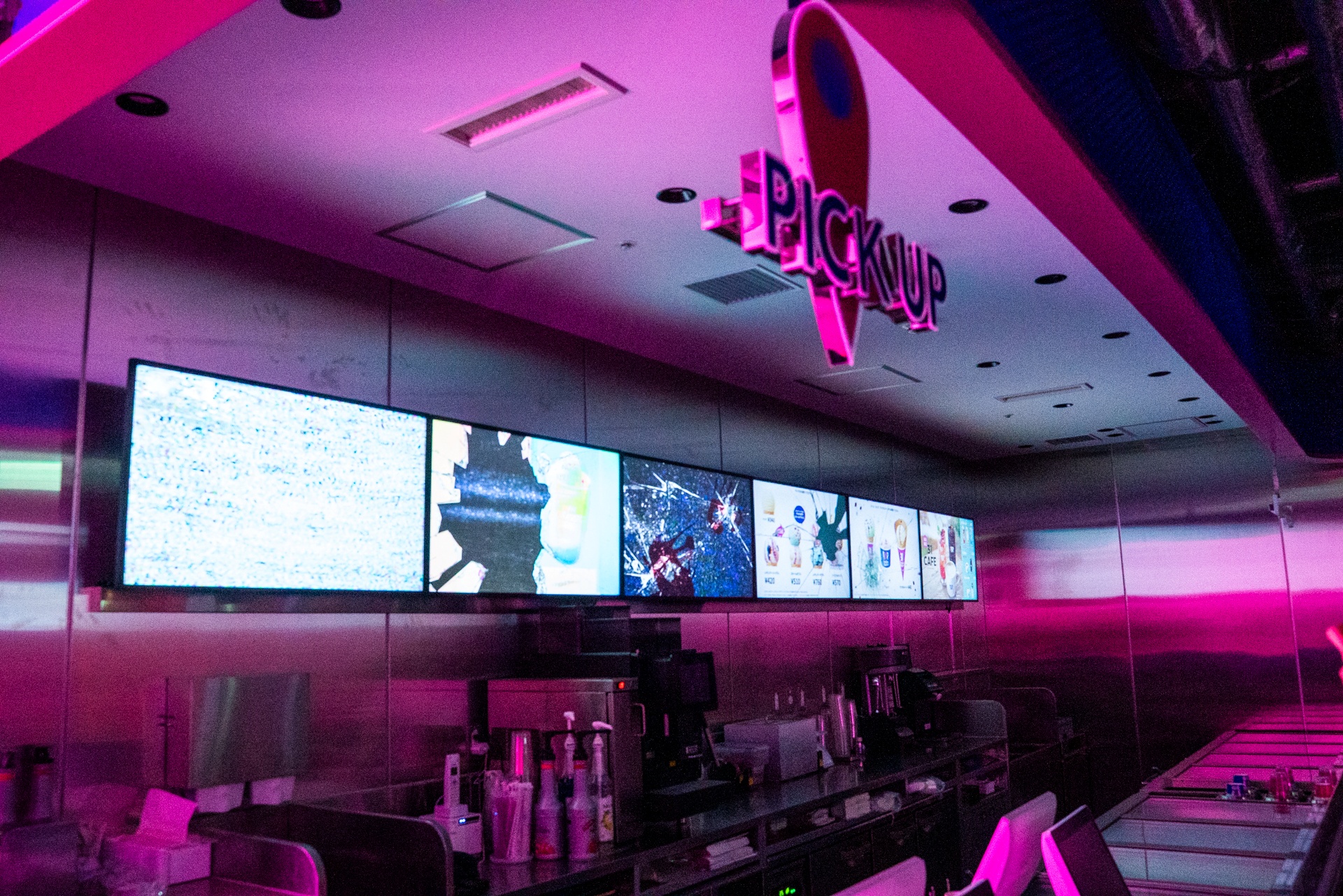 ハッピーな空間であるはずのサーティワンとは思えない店内