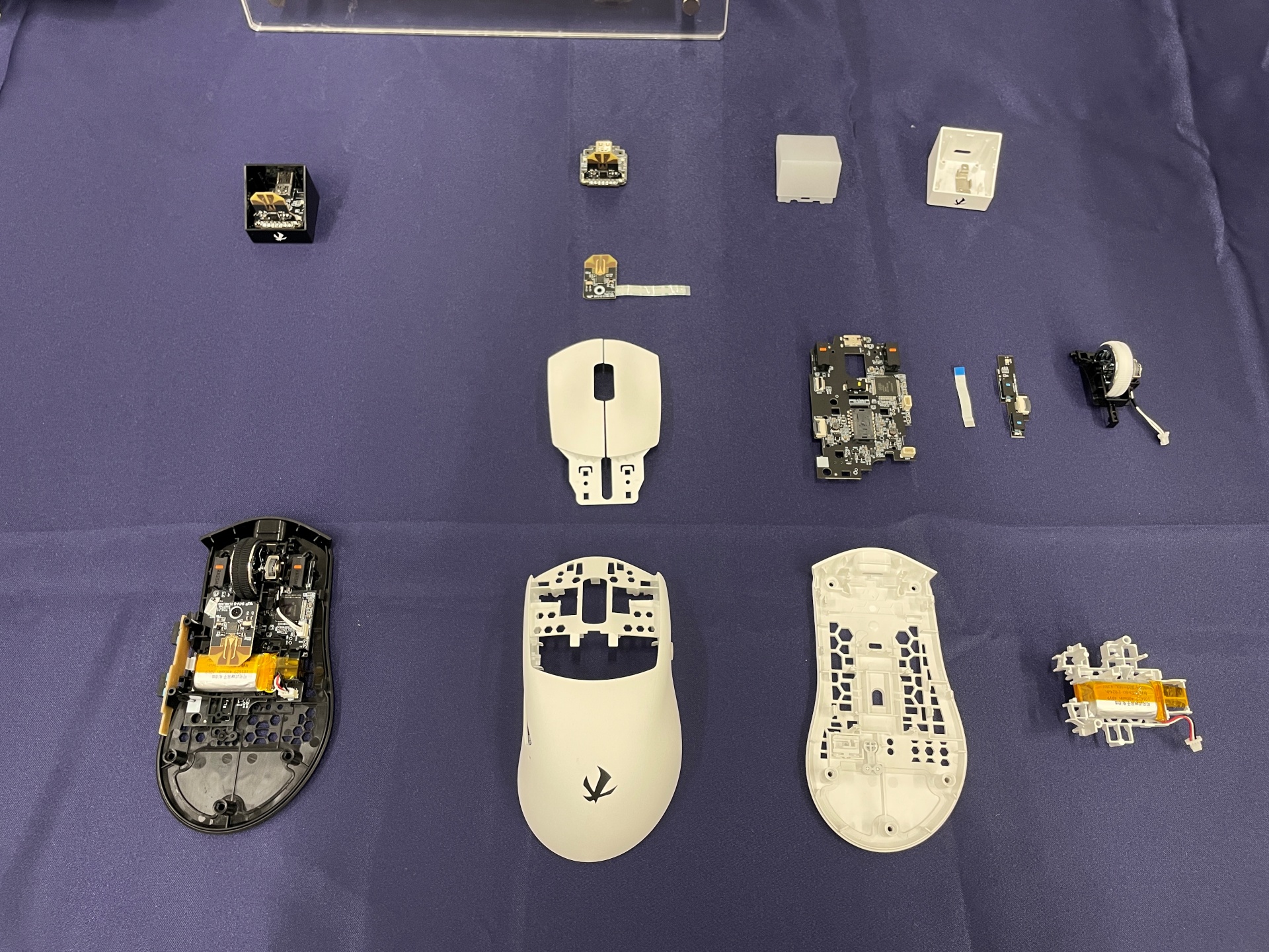 分解されたパーツ