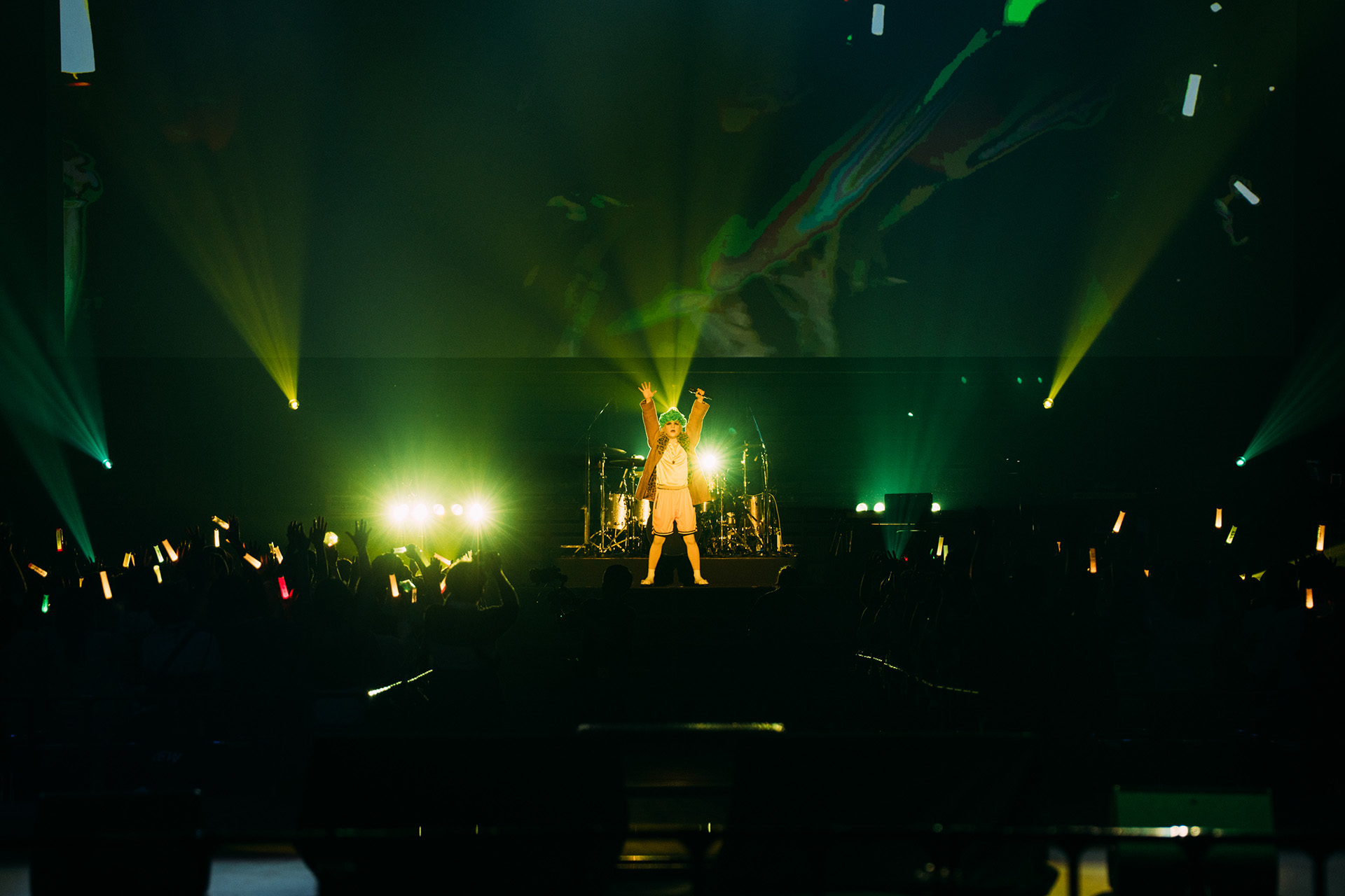 住人達によるステージが行われた。ステージの3枚の写真は大川（@bacter1a）氏の撮影