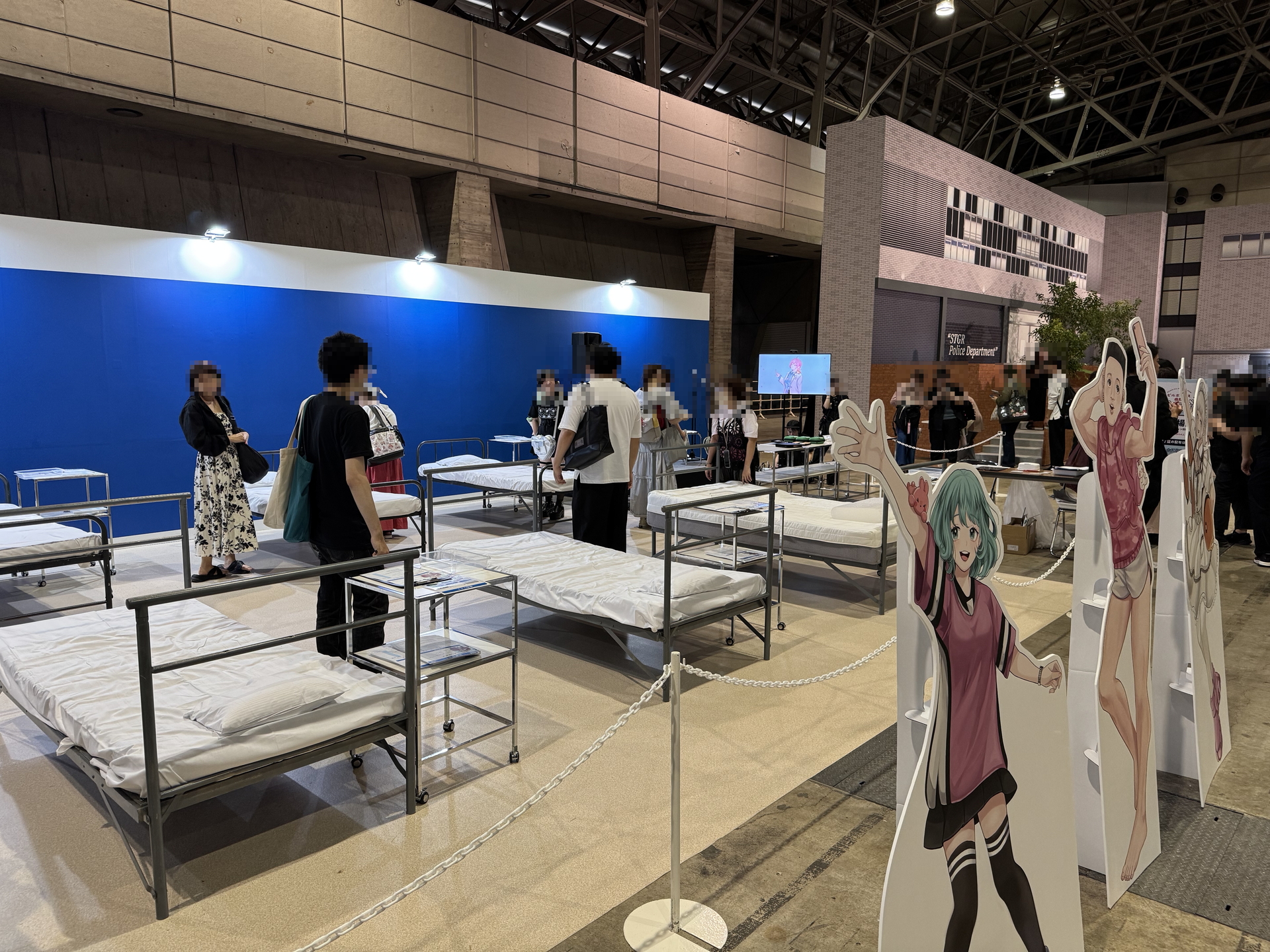 「病院」の大部屋のアトラクションは、医療カルテを見ながら患者に必要な医療器具をピックアップして患者を救うというなかなかハードそう