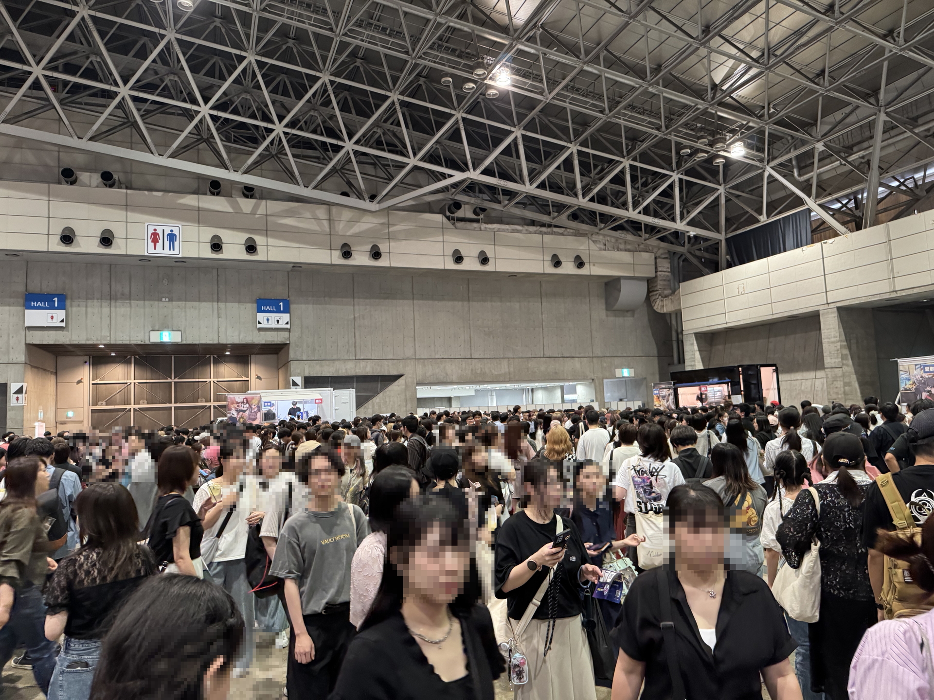 午前中はまばらだったシティエリアも午後になるとかなりの人でごった返す状態となっていた