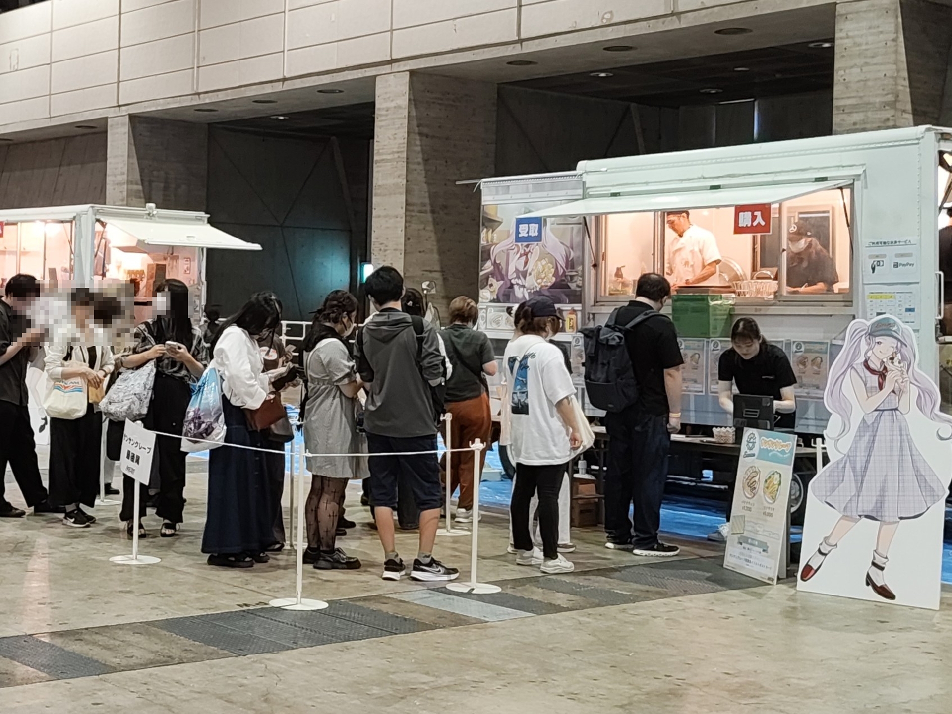 キッチンカーでは、ストグラにちなんだメニューの食事が販売されていた