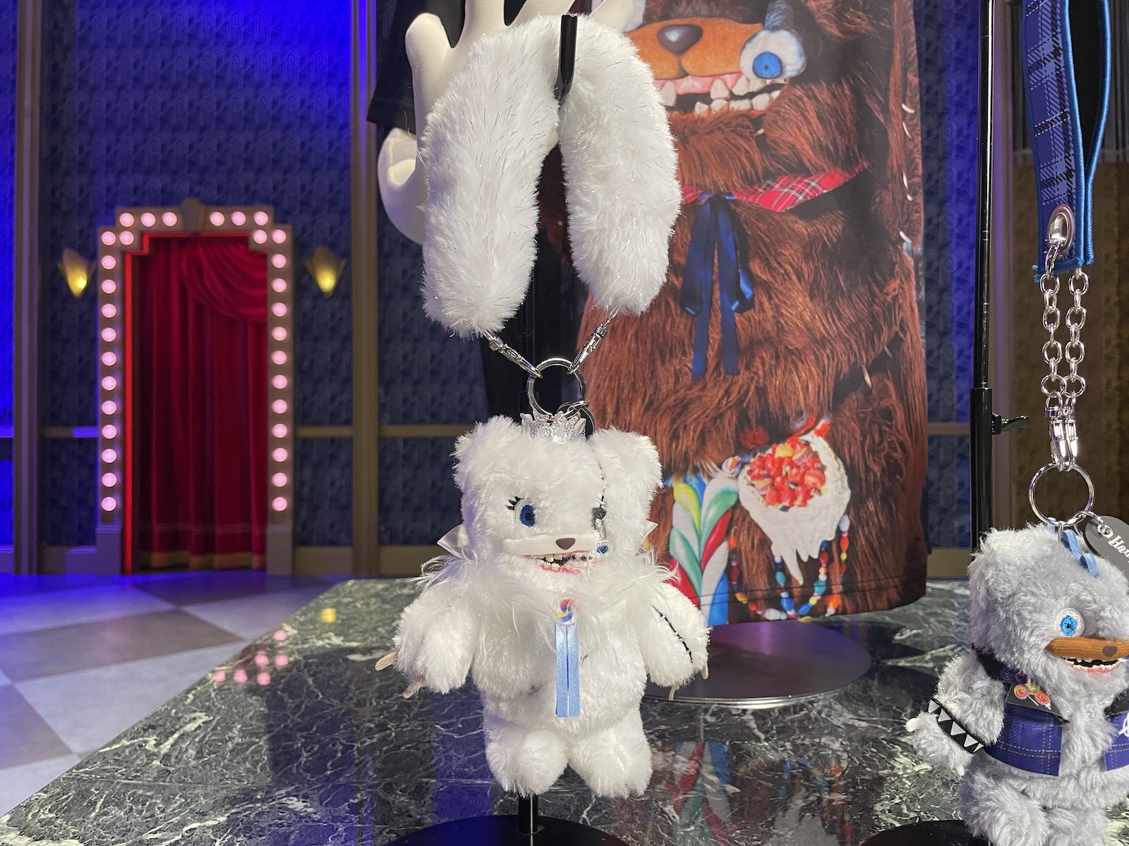 ストラップ付きマスコットキーチェーン（価格：各2,800円）