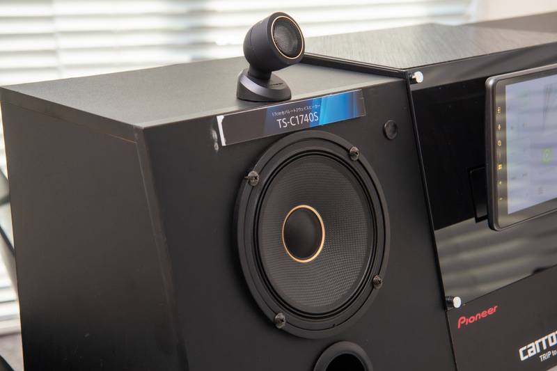 インタビューの際には自身だけでなくゲーマーが求める音へのこだわりについてもコメント。FPSなどの対人ゲームでは音の定位（足音を聞いてどこに敵がいるのかなどを認識できるか）といった点もデバイスを選ぶ際のポイントになるが、こういった理由から「音に敏感な人が多いのでは」と語る