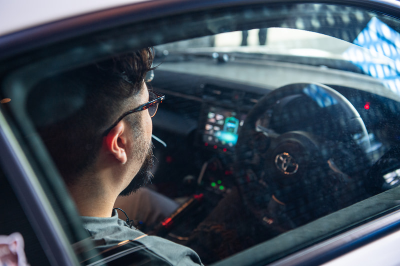 最初に「カロッツェリア」とカスタマイズパーツブランド「BLITZ（ブリッツ）」によるコラボ仕様のGR86で試聴（搭載システム：サイバーナビ「AVIC-CQ912IV-DC」、スピーカー「TS-C1740S」）