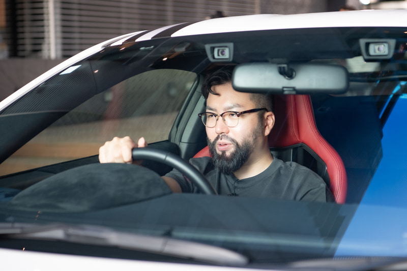 最初に「カロッツェリア」とカスタマイズパーツブランド「BLITZ（ブリッツ）」によるコラボ仕様のGR86で試聴（搭載システム：サイバーナビ「AVIC-CQ912IV-DC」、スピーカー「TS-C1740S」）