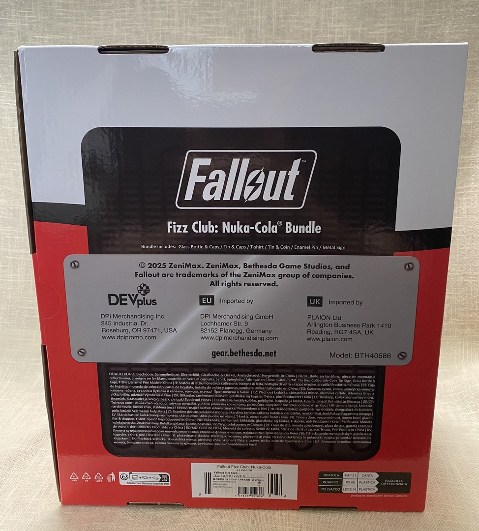 開封。包装紙も「ヌカ・コーラ」デザインでかわいらしい