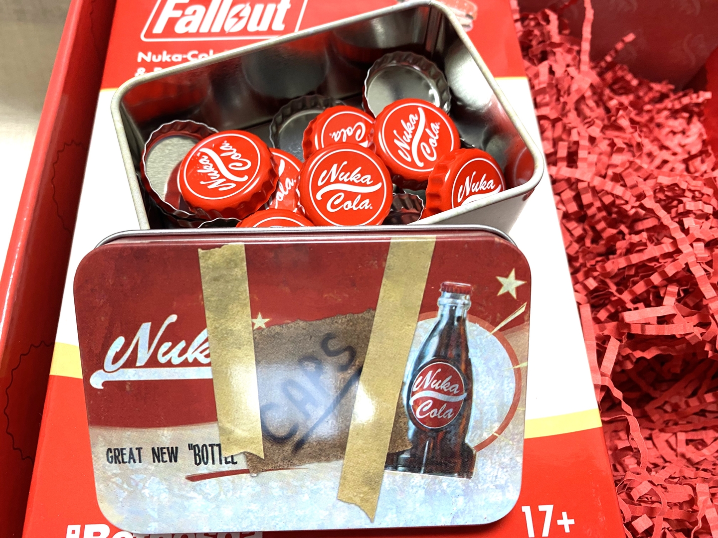 20枚も入っているので缶を振るとゲーム内みたいな音がして嬉しくなる