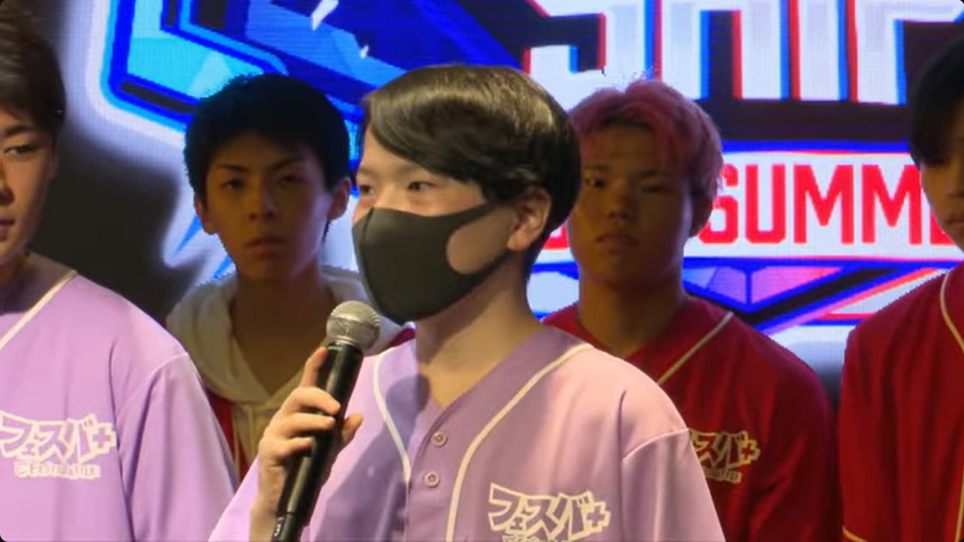 おちゃさん「最初はちょっと情けないプレーもあったんですけど、このメンバーで優勝できたことを誇りに思います。運営の皆さんもかっこいい動画とか作ってくれてほんとにありがとうございました。見てくれた方もありがとうございました」と、運営にも気を遣うプレーヤーの鑑のようなコメント