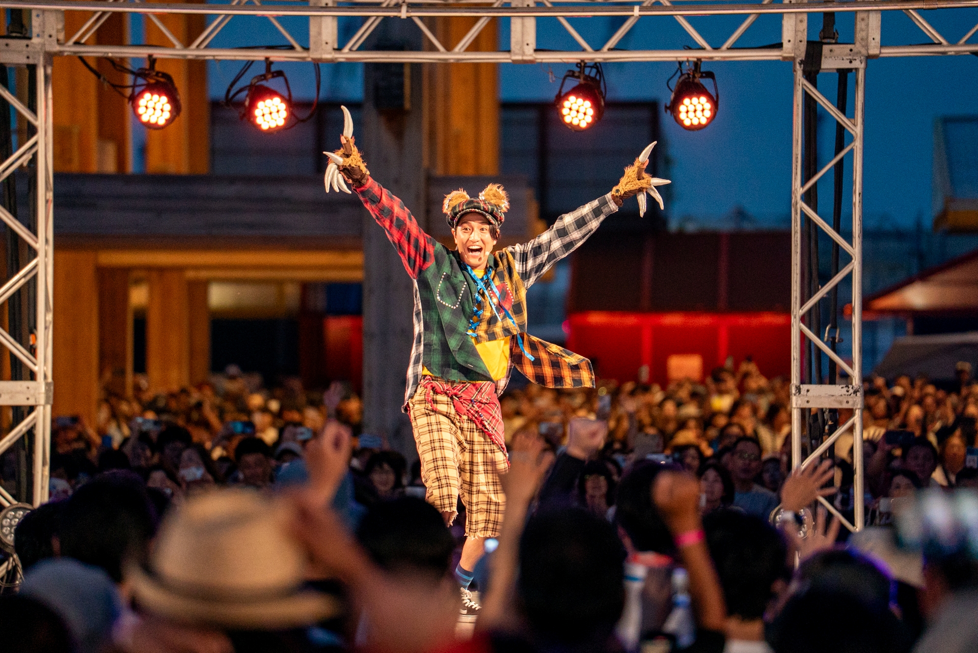 ゲストキャラクターを紹介するMC