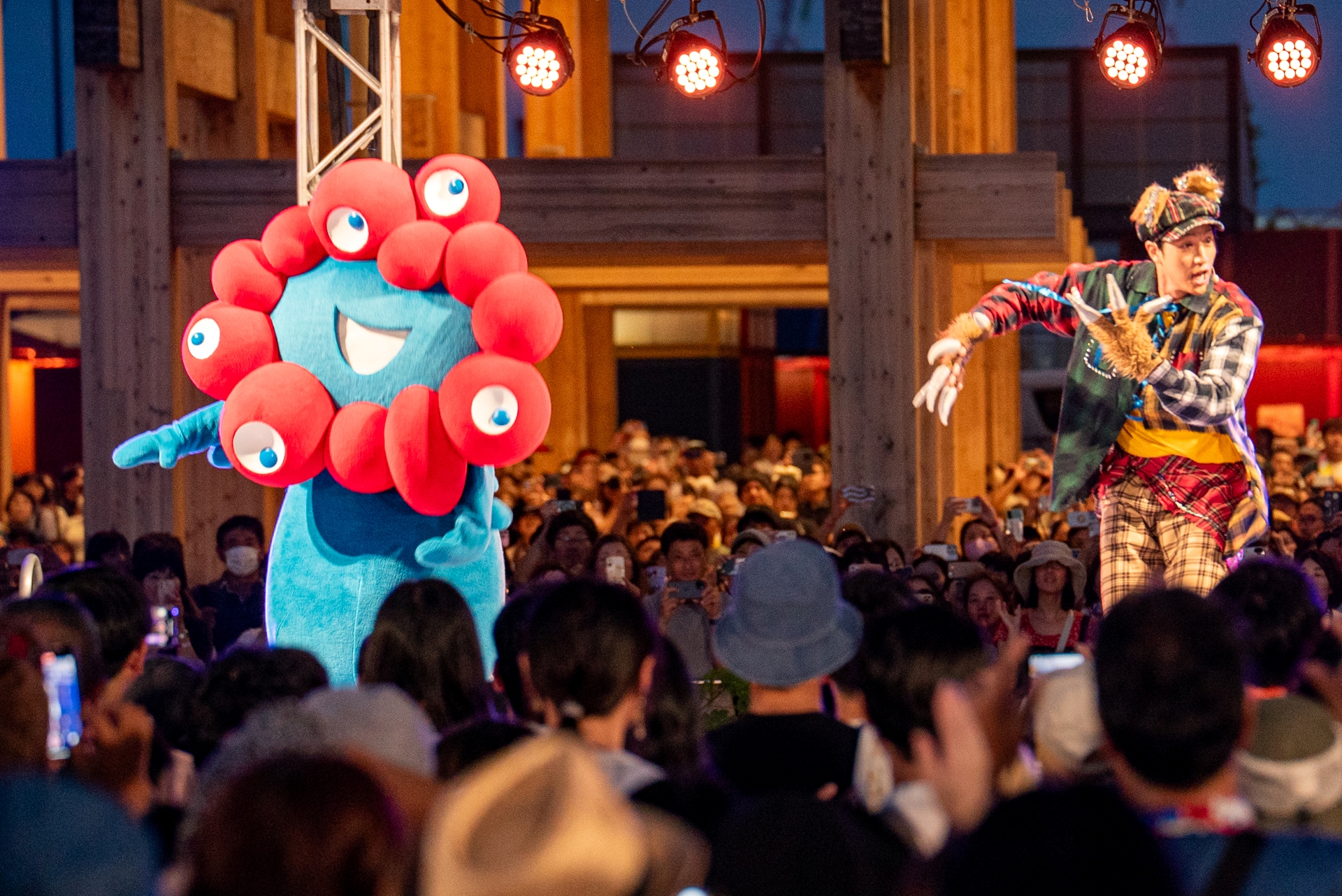 ホント手の動きとかミャクミャクがんばってるよね