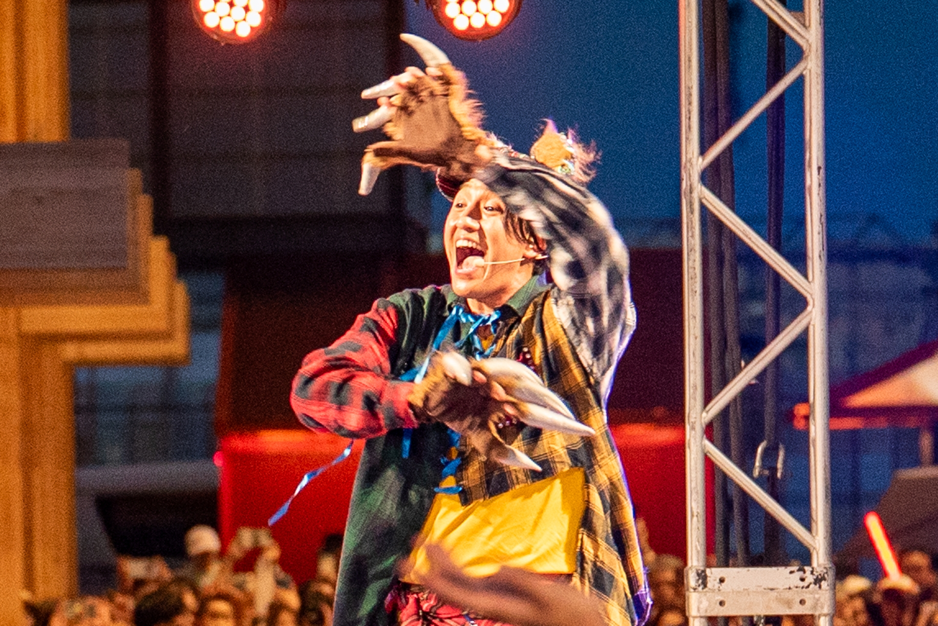 キレッキレのダンスを披露するMC