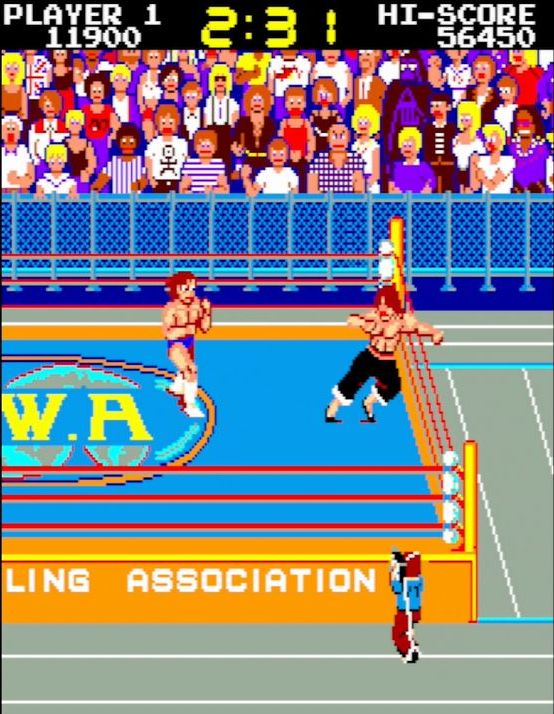 相手レスラーをロープに振って……、