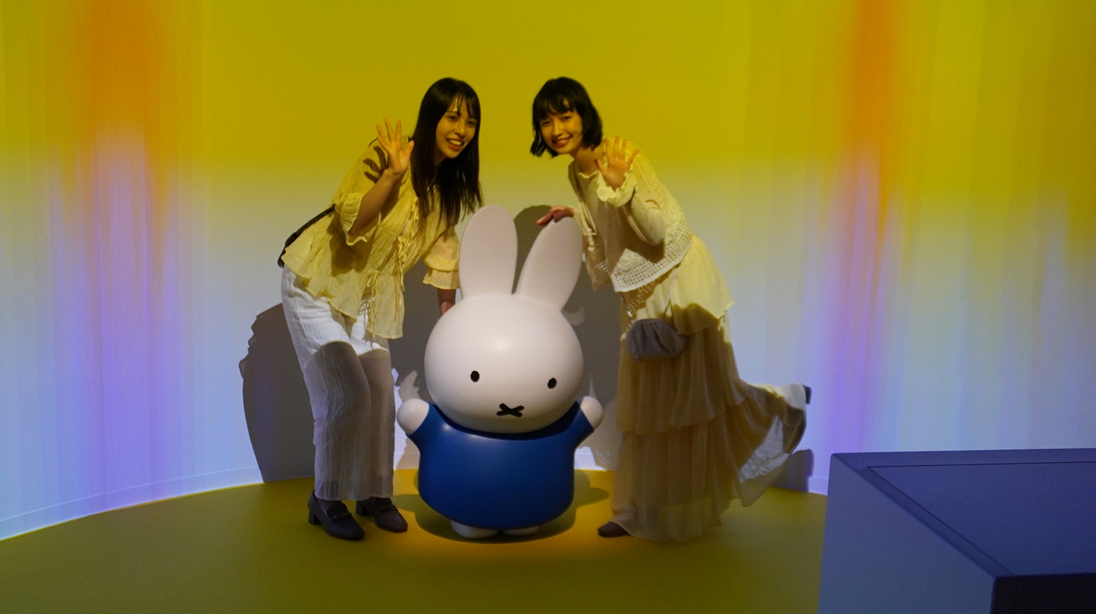 設置されたカメラの前でポーズ！