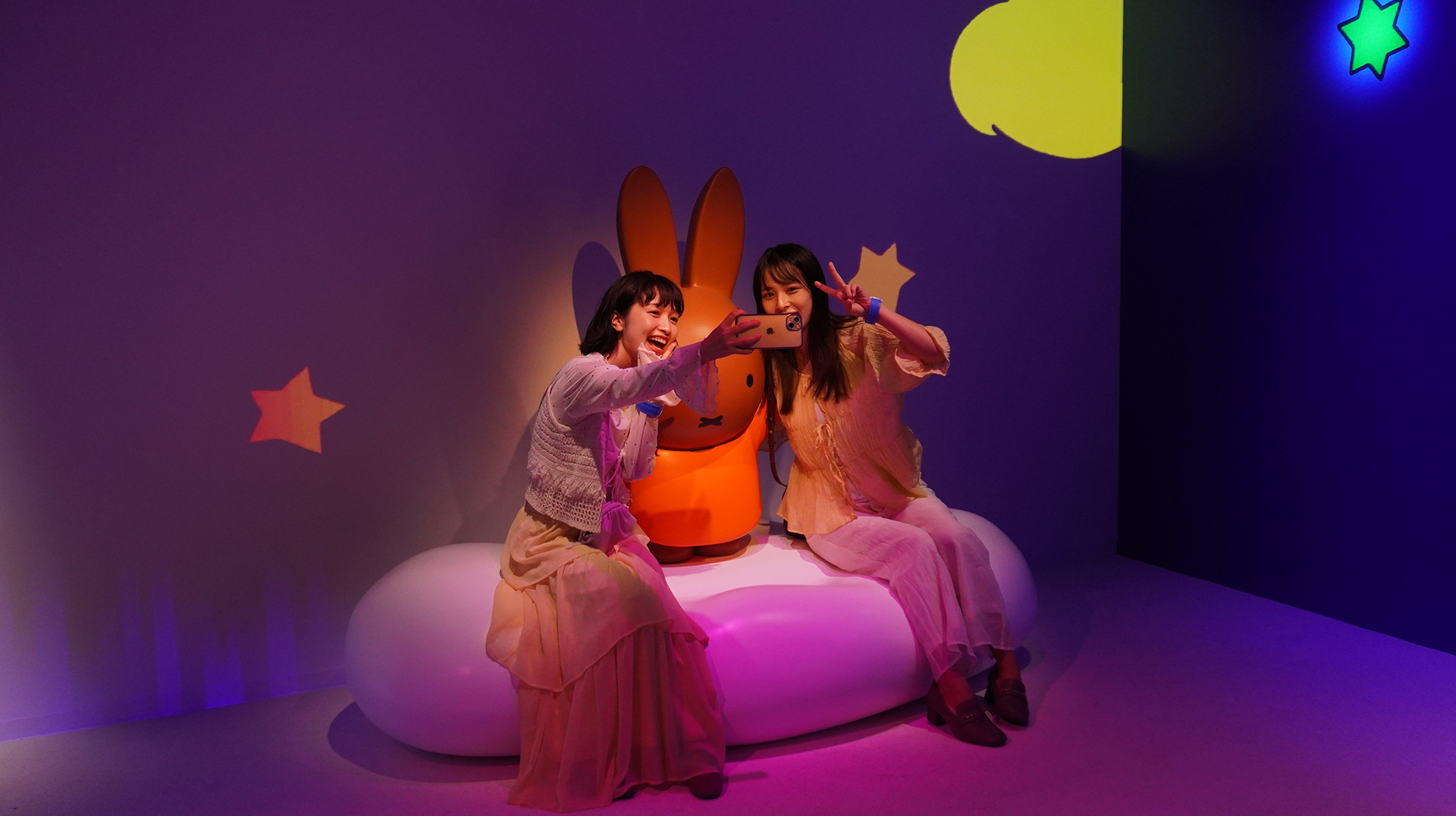 絵本「うさこちゃんの ゆめ」（ディック・ブルーナ作 / 福音館書店）をイメージした部屋