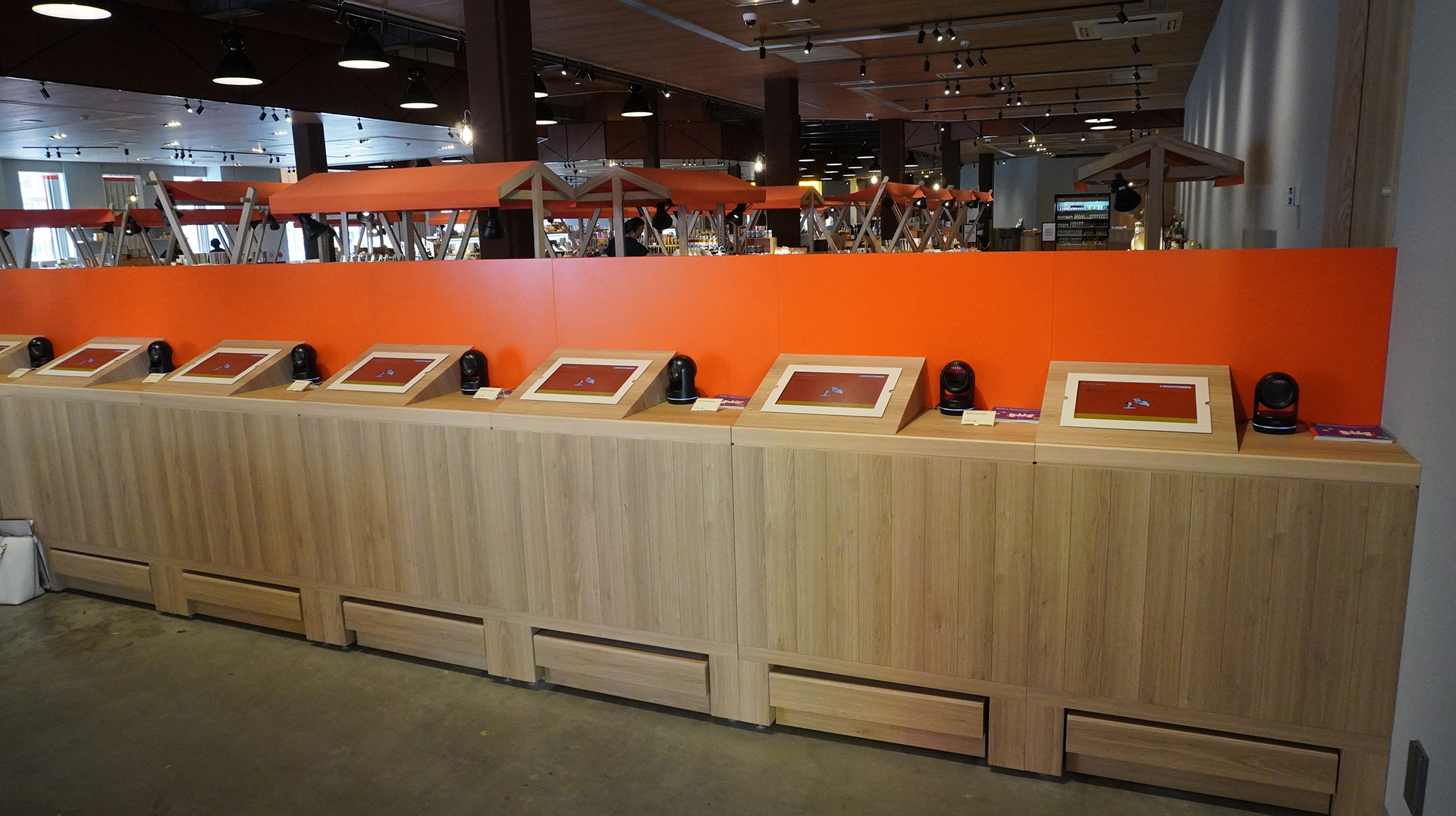 隣にあるルーベンス・マルシェで撮影した写真を確認できる