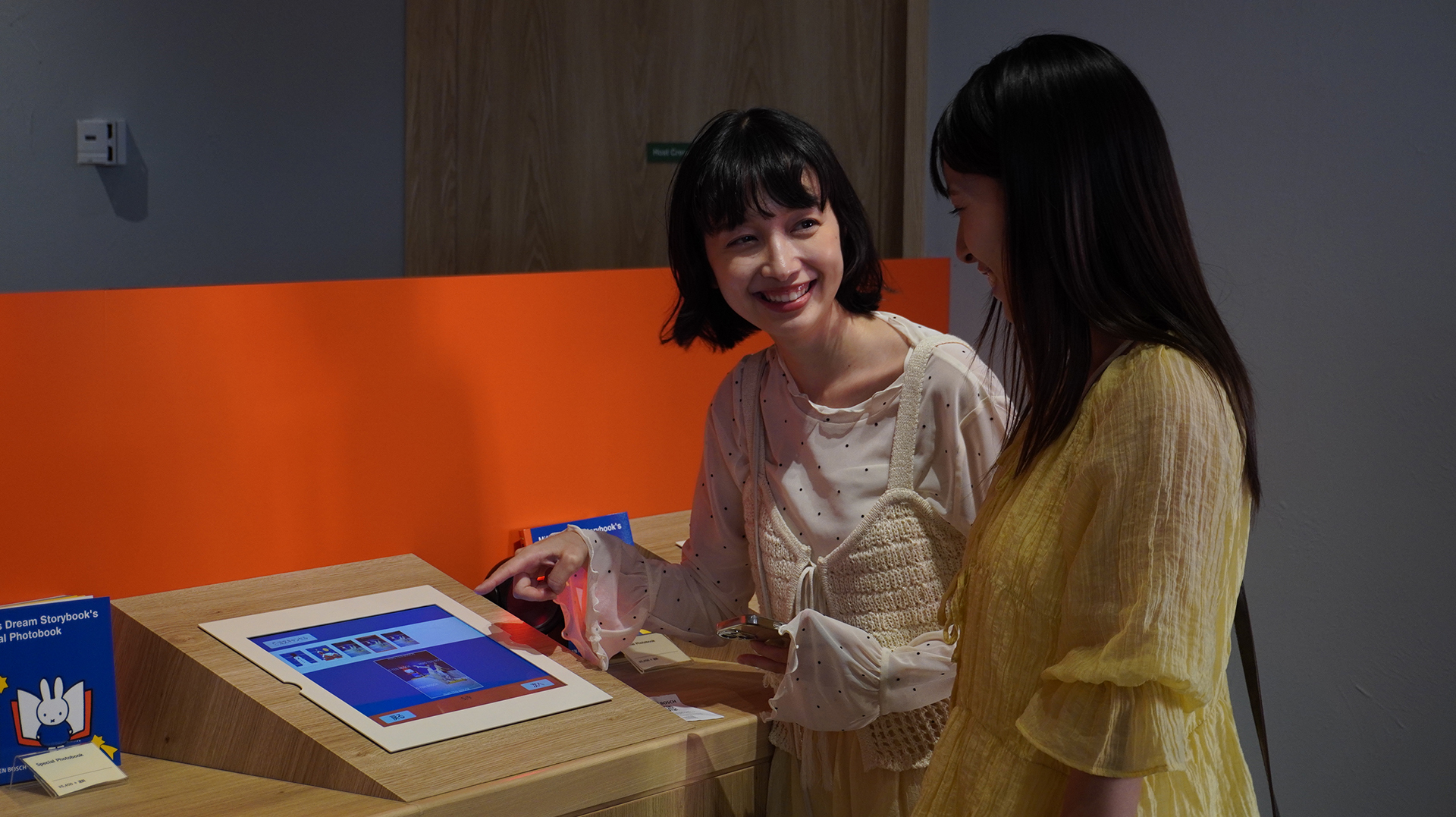 隣にあるルーベンス・マルシェで撮影した写真を確認できる