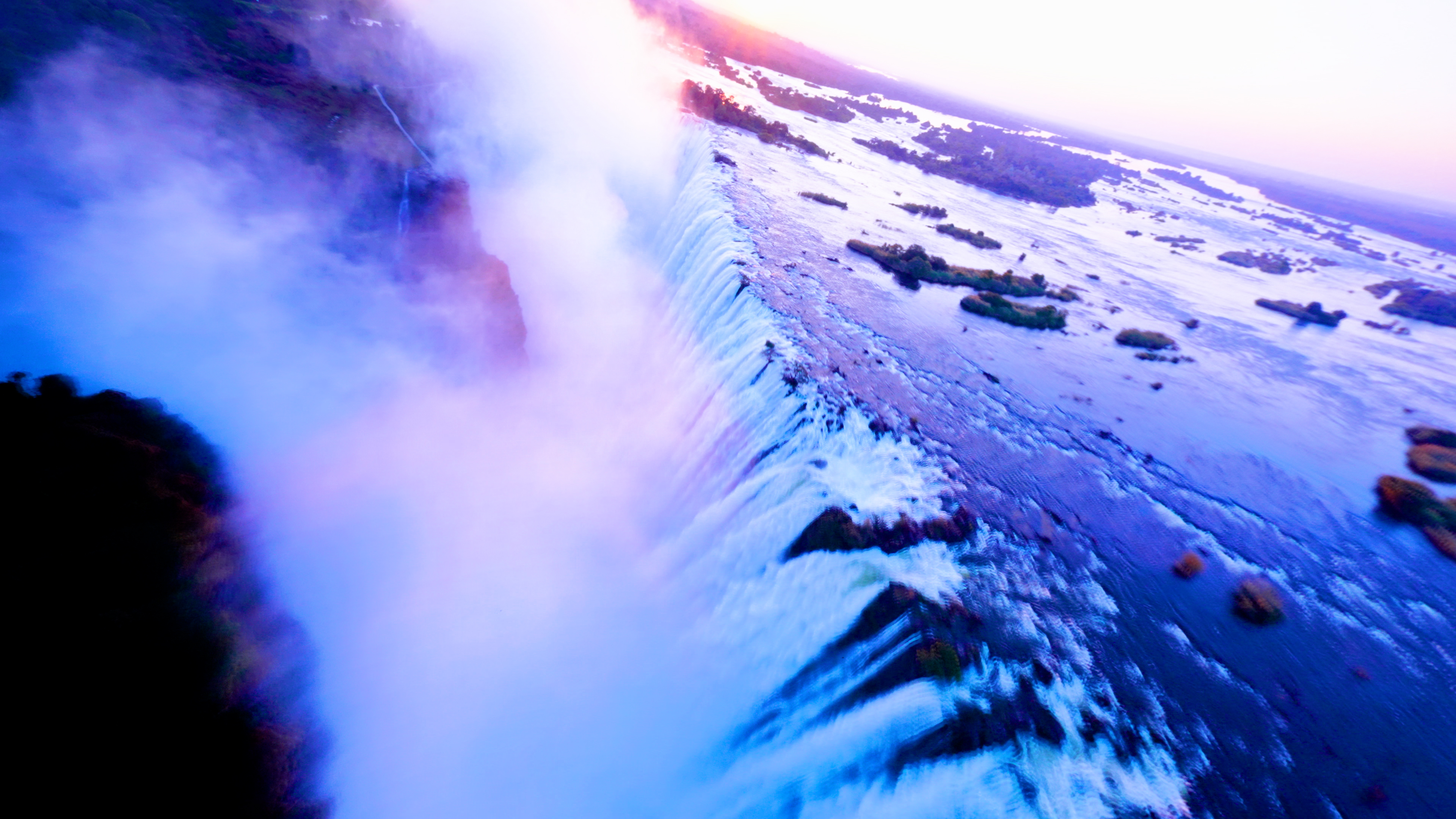 8K解像度の高精細な映像はまるで実際の風景のようにリアル