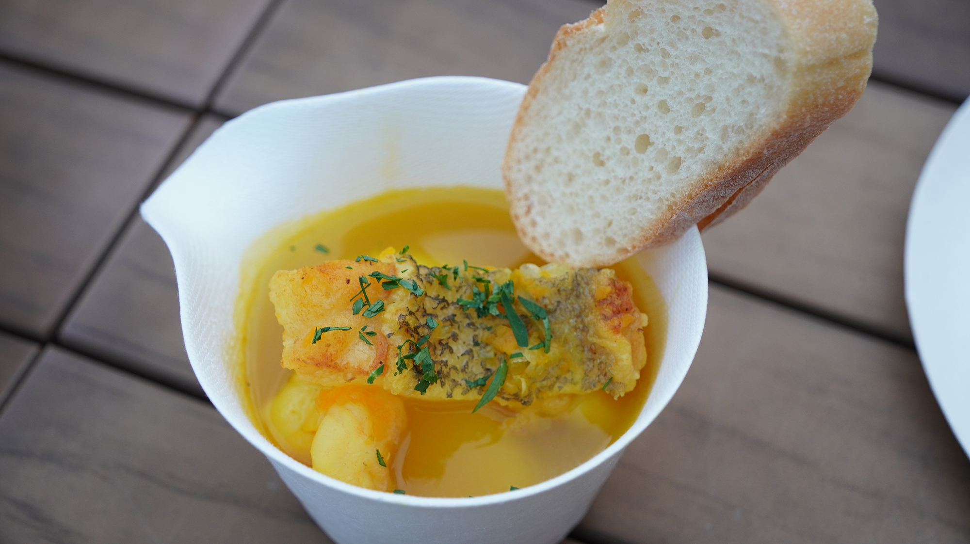 「長崎県産クエとじゃがいものブイヤベース ～秋の実り仕立て～」（1,200円、またはチケット2枚）