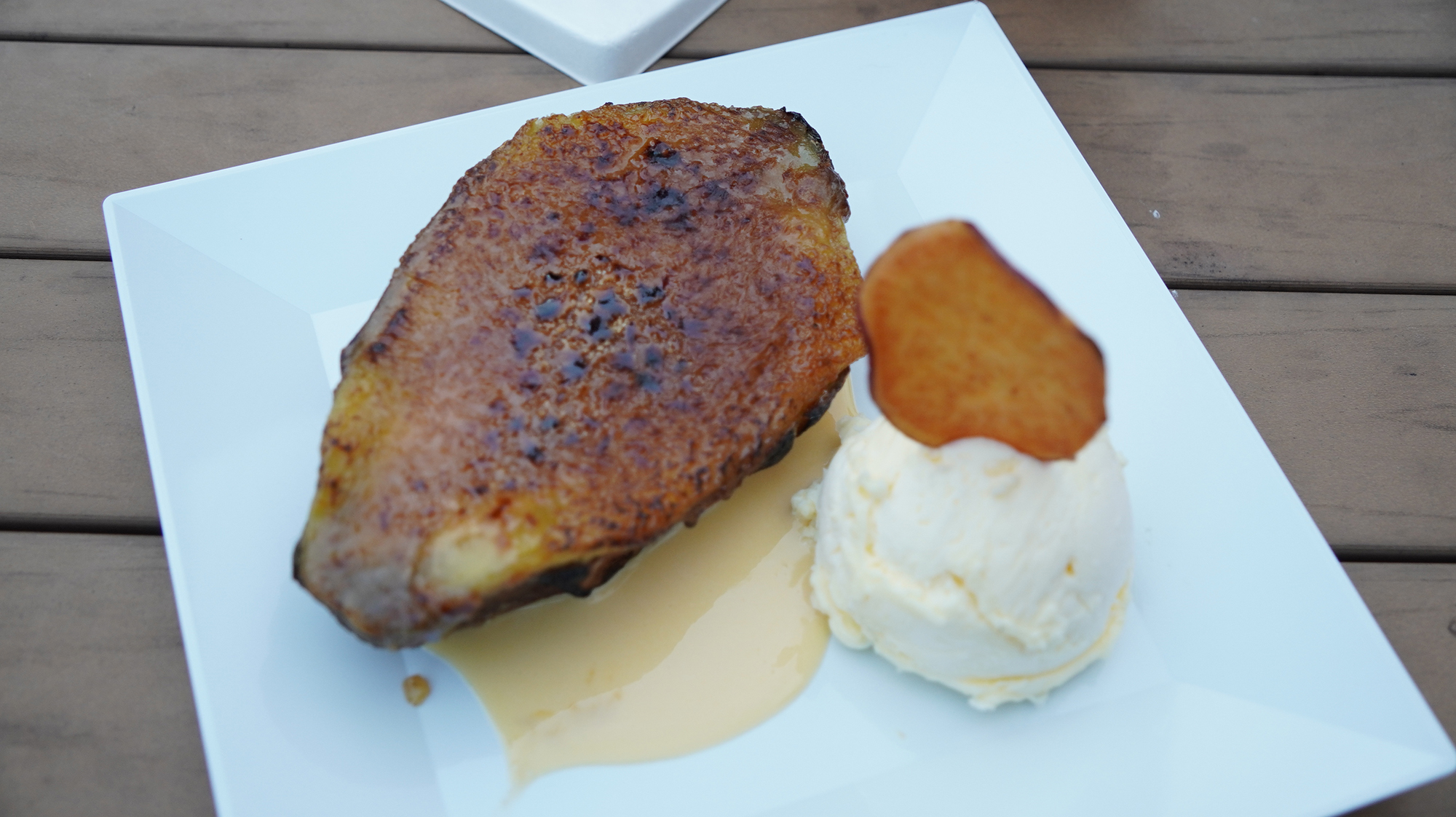 「九州産 紅はるかのブリュレ」（1,100円、またはチケット2枚）