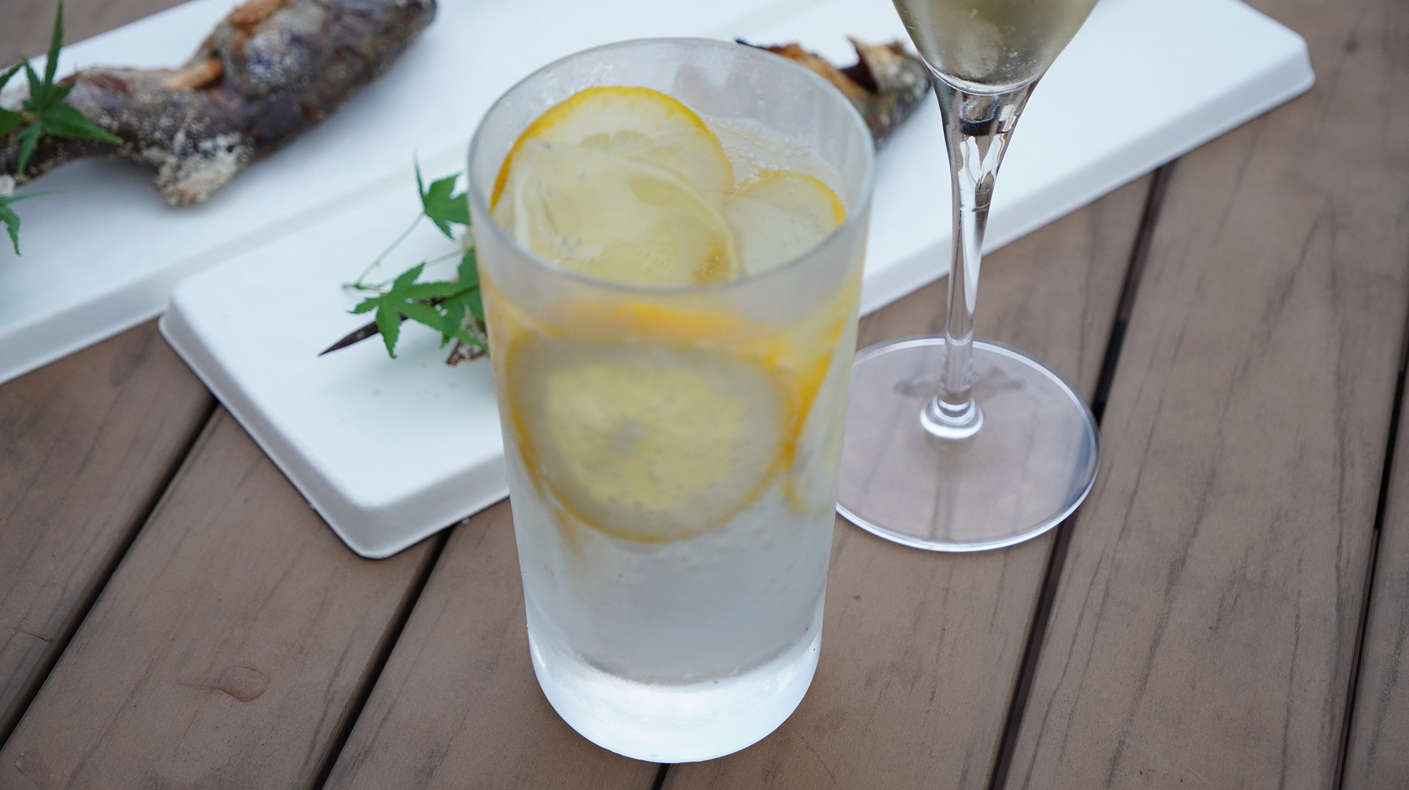 「佐賀県産 潮風レモンをふんだんに使用したレモンサワー」（1,100円、またはチケット2枚）