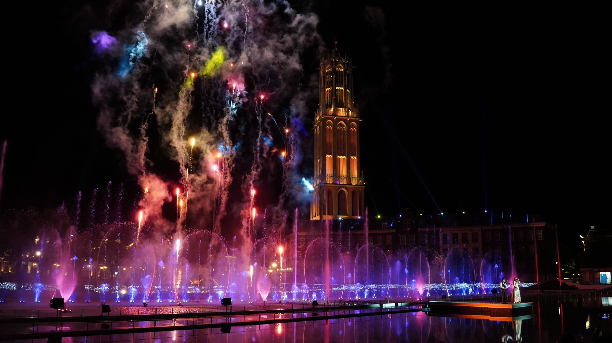 「シャワー・オブ・ライツ」は期間を延長して秋にも楽しめる