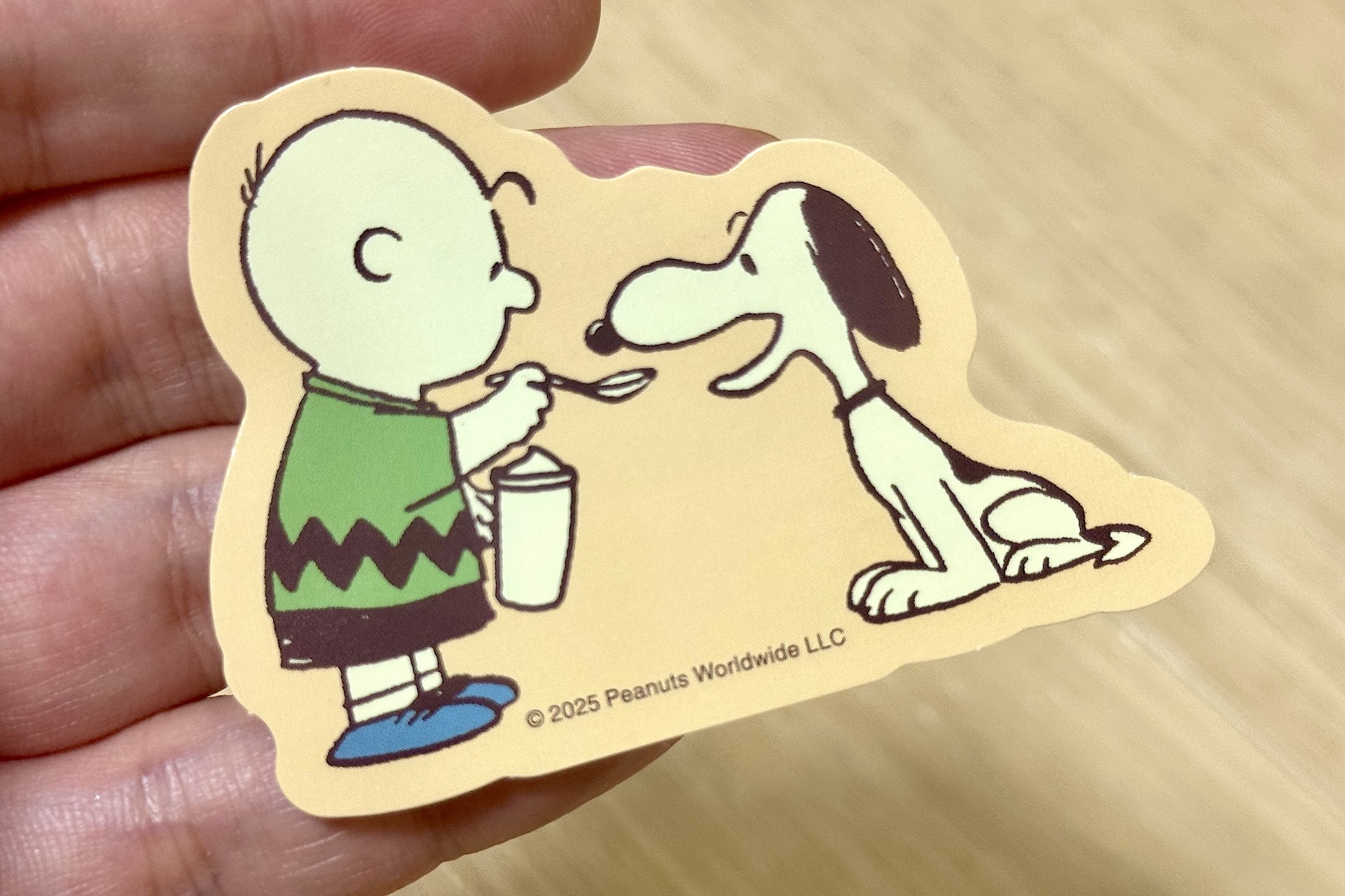 こちらがステッカー。これは1950年代のアートのもの