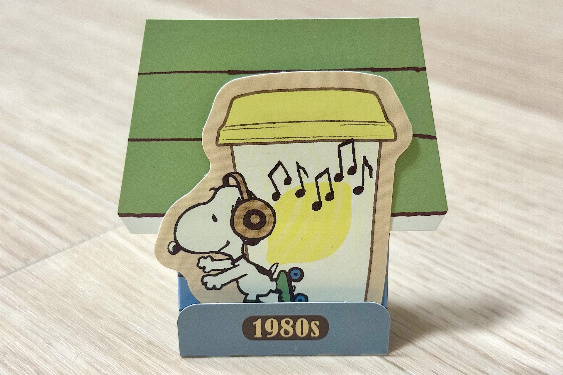 背景にデザインされているカップに似た商品「ルーシーのレモネード」も販売中だ