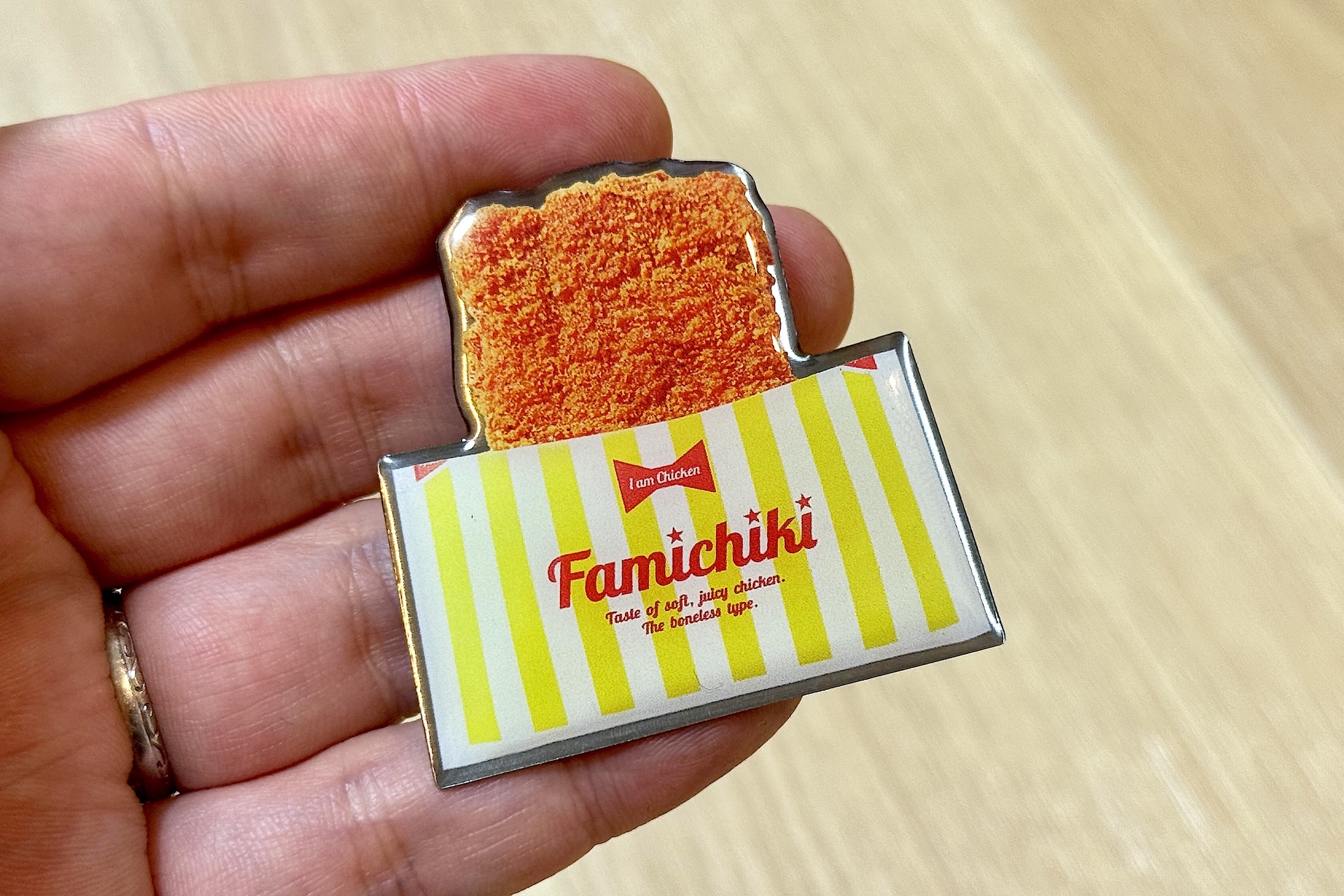 手のひらに乗せてみるとこのサイズ感