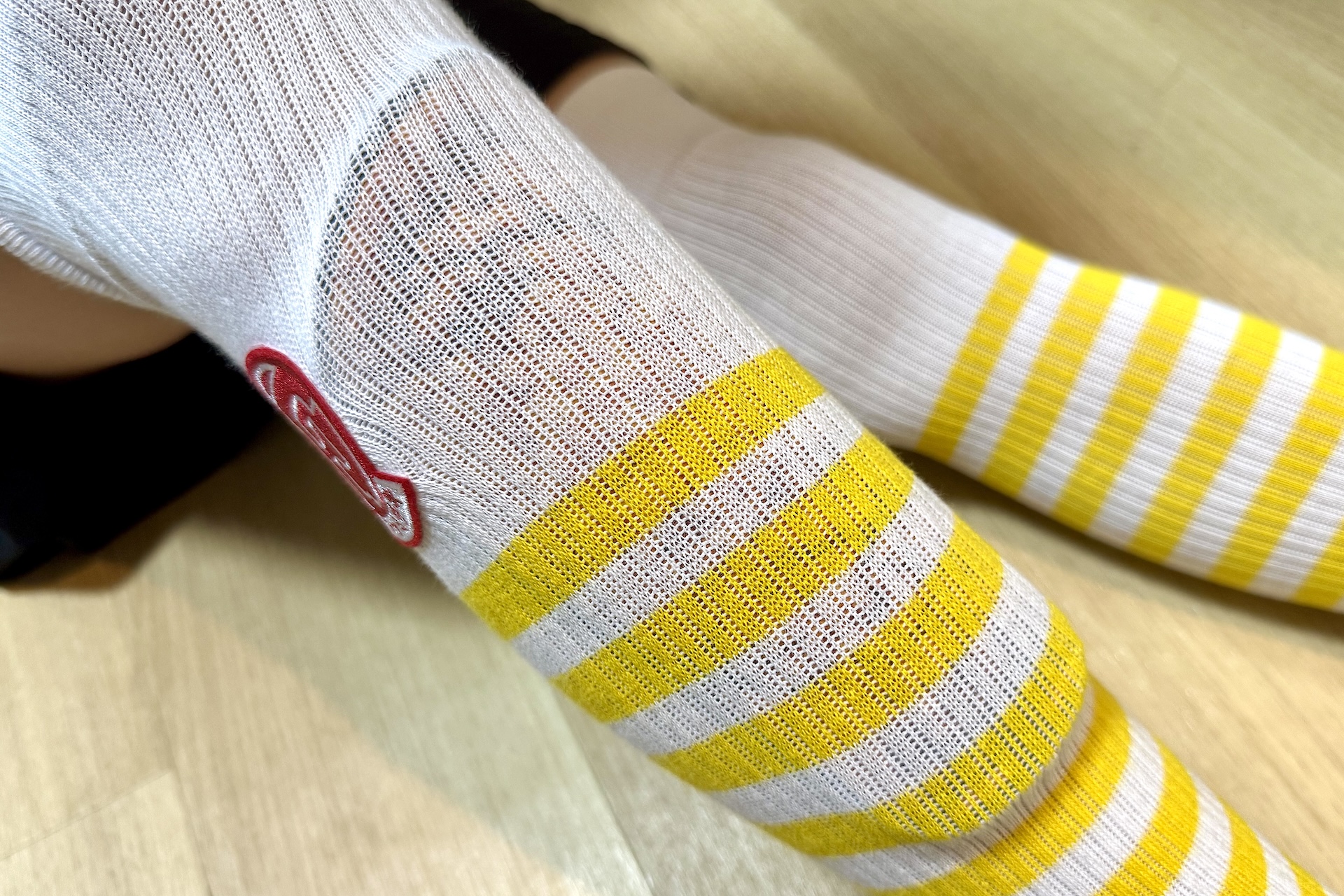 完全に隠すとこんな感じ。ファミチキ感は失われてしまうが、安全面はアップ。サッカーなど足を守るスポーツにぴったりだ