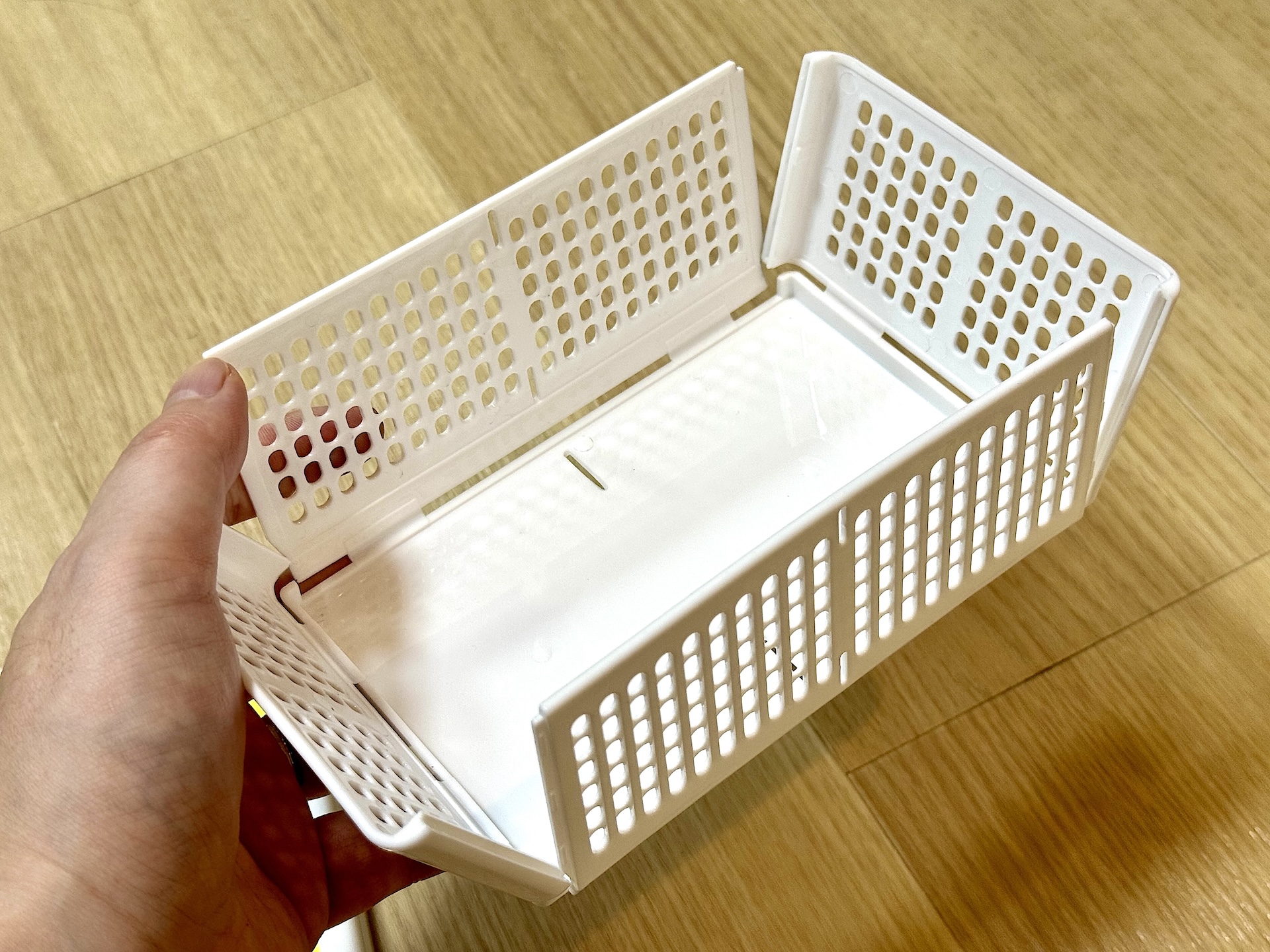 組み立ては四隅をはめていくだけなので簡単だ