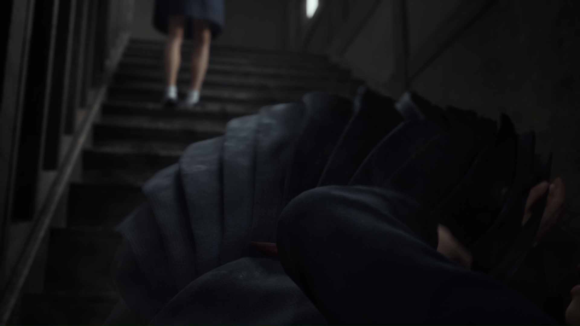 雛子は1人で階段から落ちたと話す凛子だが、果たして……