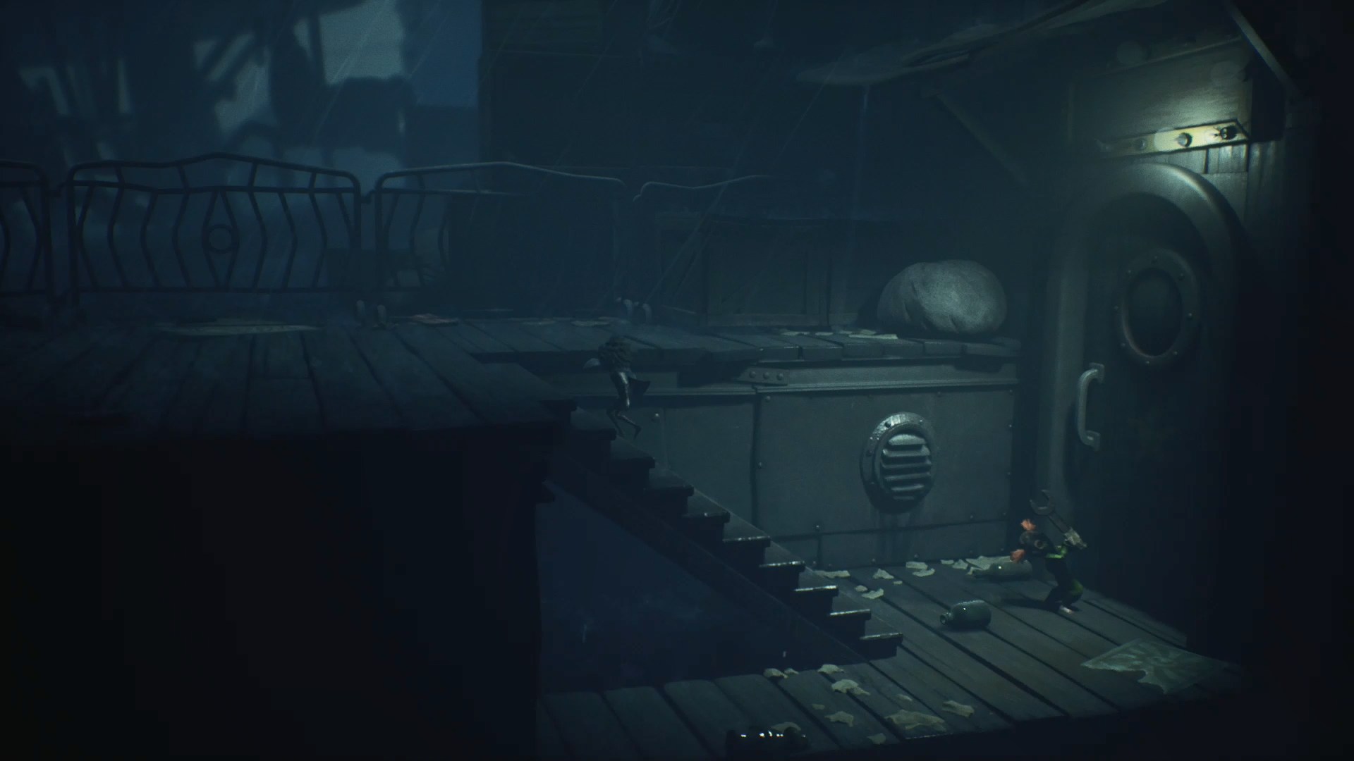 巨大な扉など全てが大きいが、階段などは自分たちがちょうど昇り降りできるサイズになっているのも夢の世界っぽさが出ている