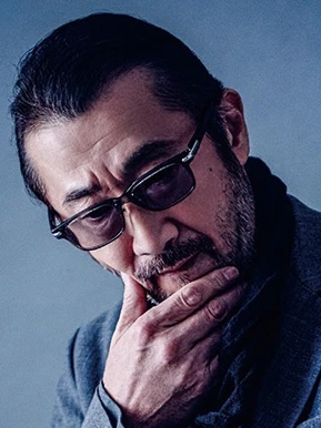 大塚明夫さん：前作に引き続き、またリキッドを演じさせていただけたこと、本当に光栄です。今回も一つひとつのセリフとじっくり向き合いながら、丁寧に収録に臨みました。作品全体としても、コンセプトがとても挑戦的でユニークなのに、どこかやさしくて、あたたかさや愛情を感じられるゲームです。プレイヤーの皆さんに、この独特な世界観と、カロリーメイトたちの新たな表情を楽しんでいただけたら嬉しいです。