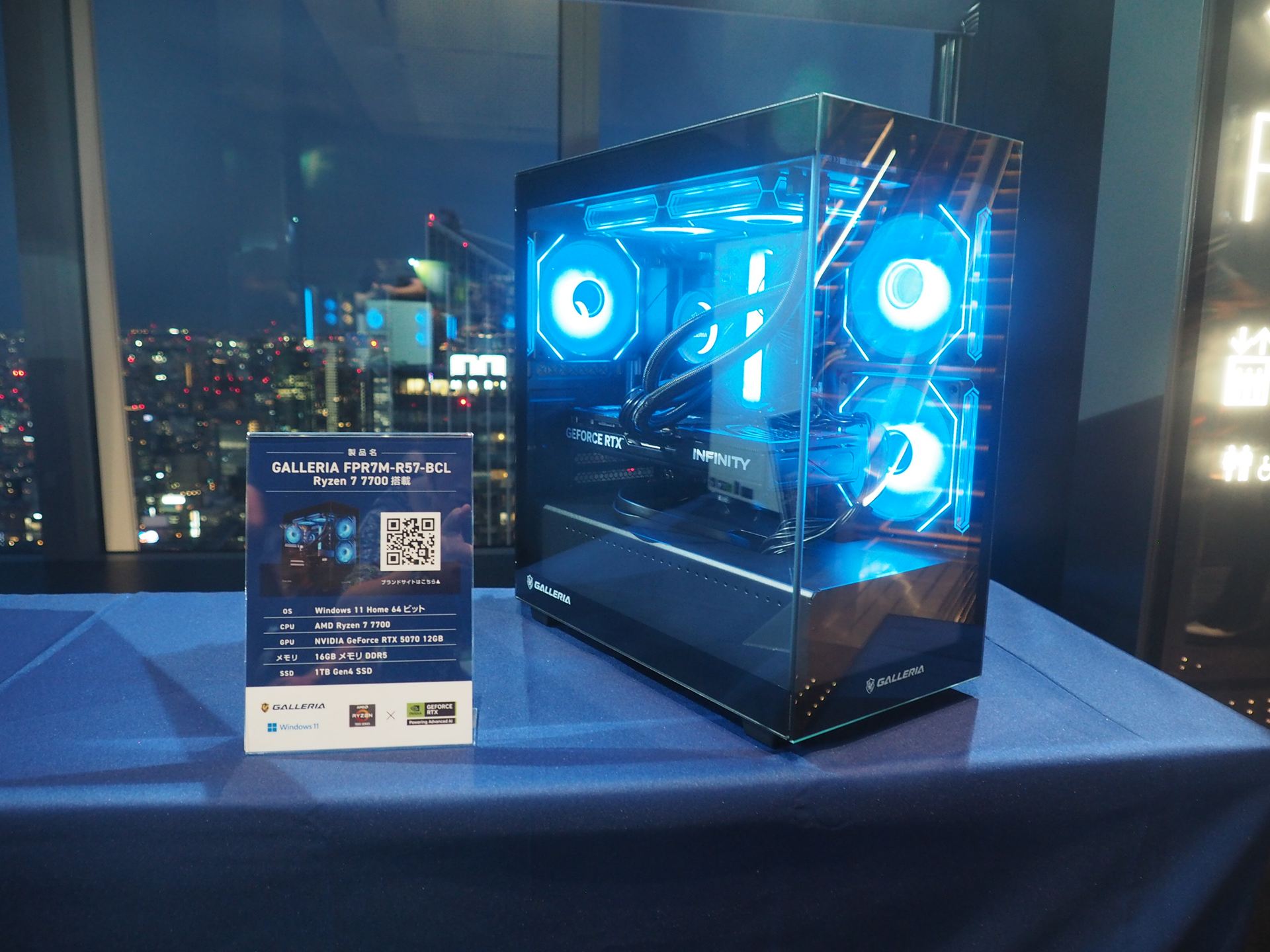 ピラーレスデザインで中のパーツも黒で統一されたカラーリンクモデル「GALLERIA FPR7M-R57-BCL」