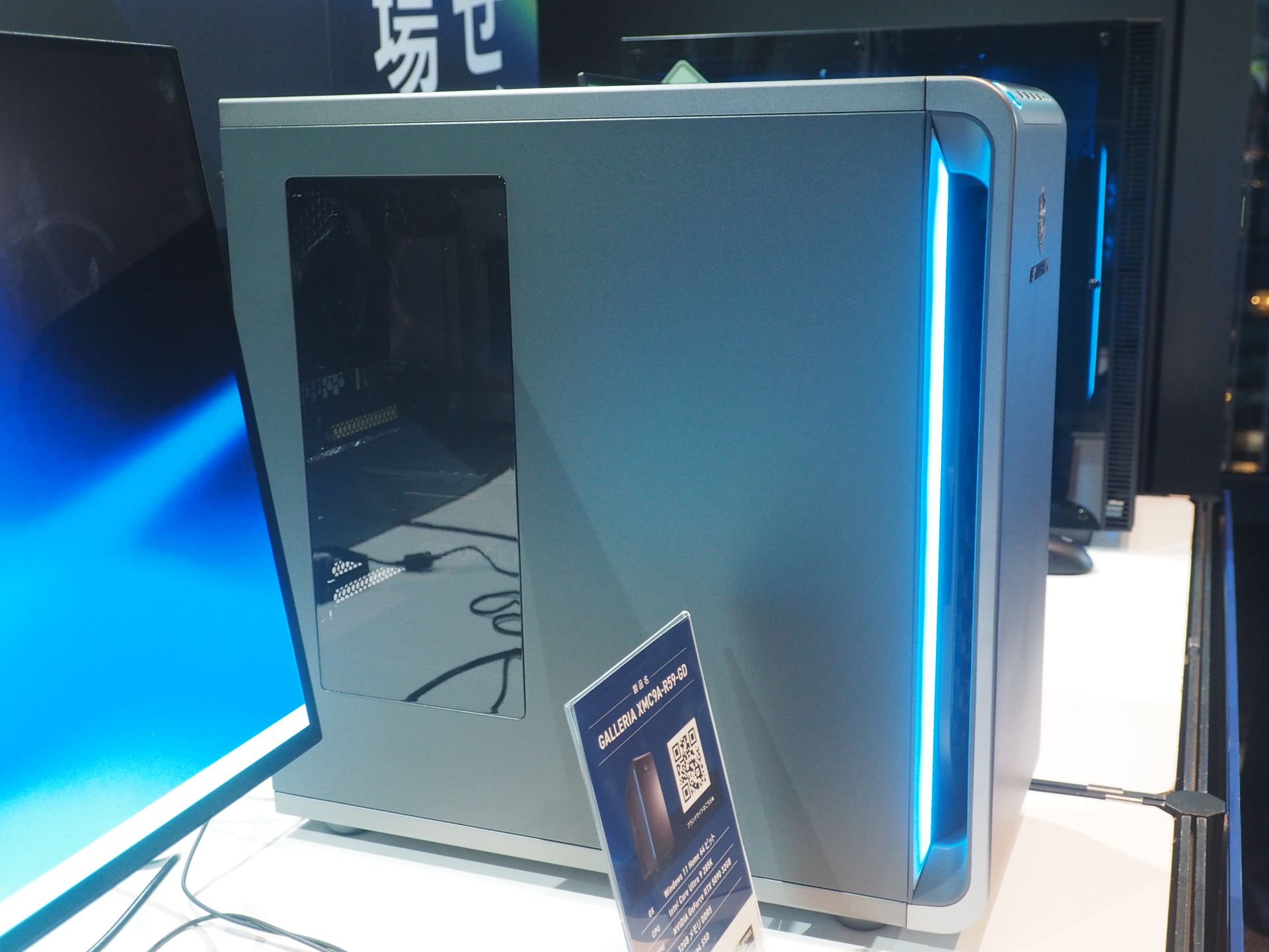 「GALLERIA XMC9A-R59-GD」のサイドパネル。窓のサイズは小さめだ