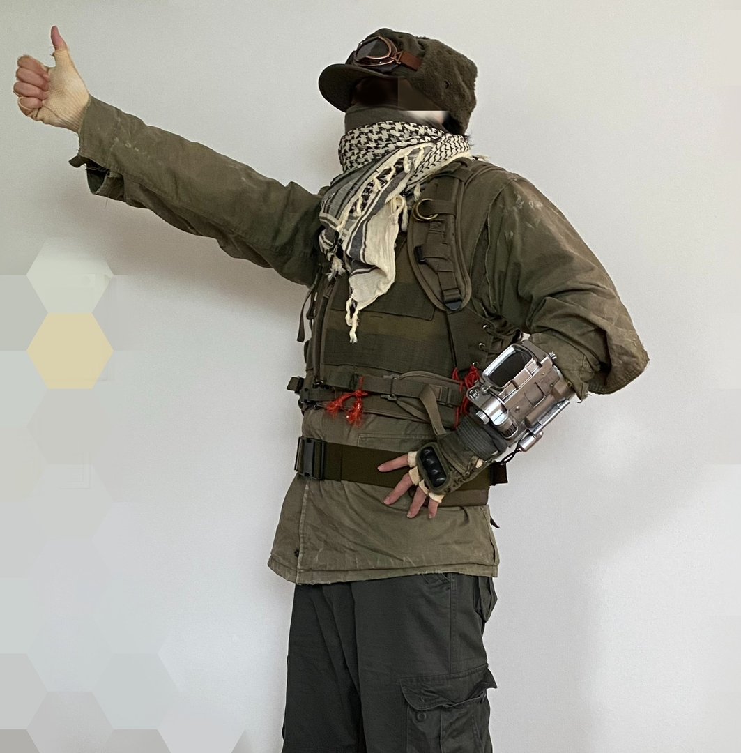 テンションが上がりすぎて終末イベント用の装備と一緒に着けた様子