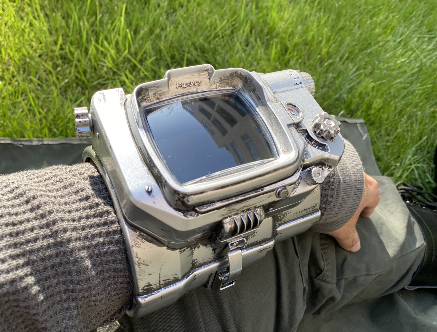 装着するとかなり安定感があるものの締め付けられている感じはしなかった。恐らく装着したまま走れる