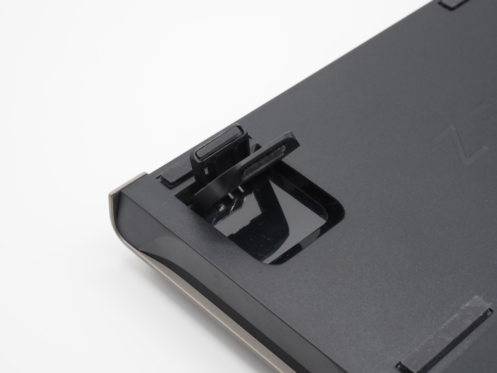 チルトスタンドのラバーも剥がれにくい構造となった