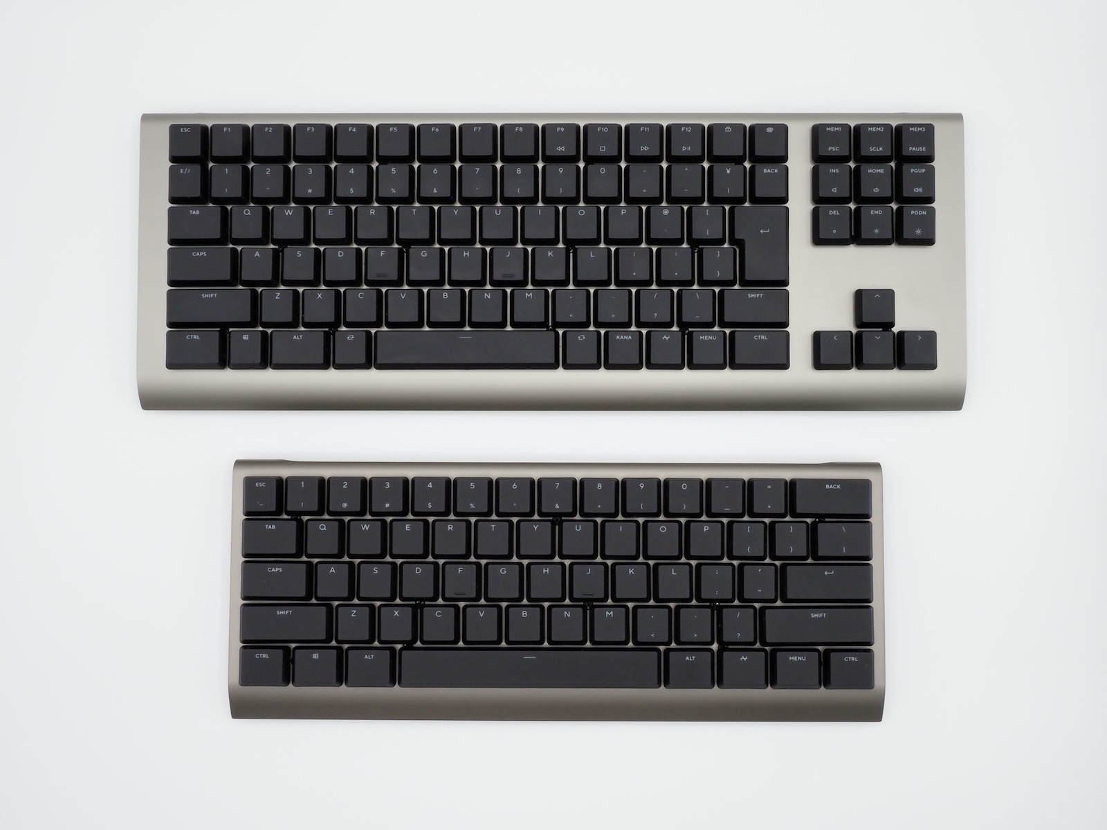 テンキーレスキーボード（ZENAIM KEYBOARD／JIS配列）と比較。ちょうど文字エリアだけを抜き出したのが、「ZENAIM KEYBOARD2 mini」の60%サイズになっている