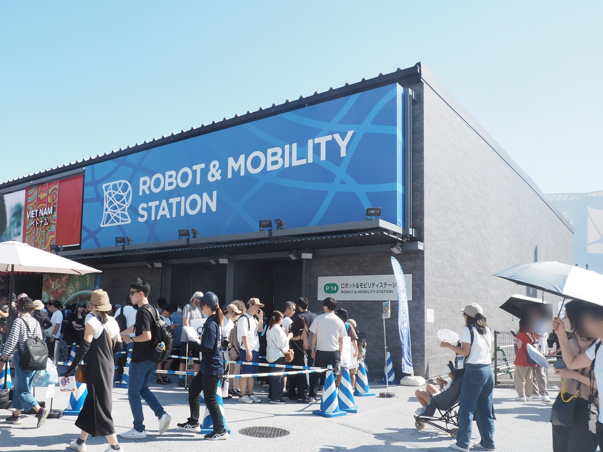 「ロボット＆モビリティステーション」は、予約不要で並べば入場できる
