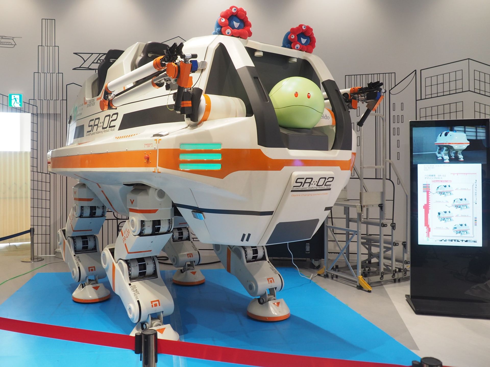 三精テクノロジーズが開発した4人乗り巨大4脚ロボット「SR-02 Ver.GOI」