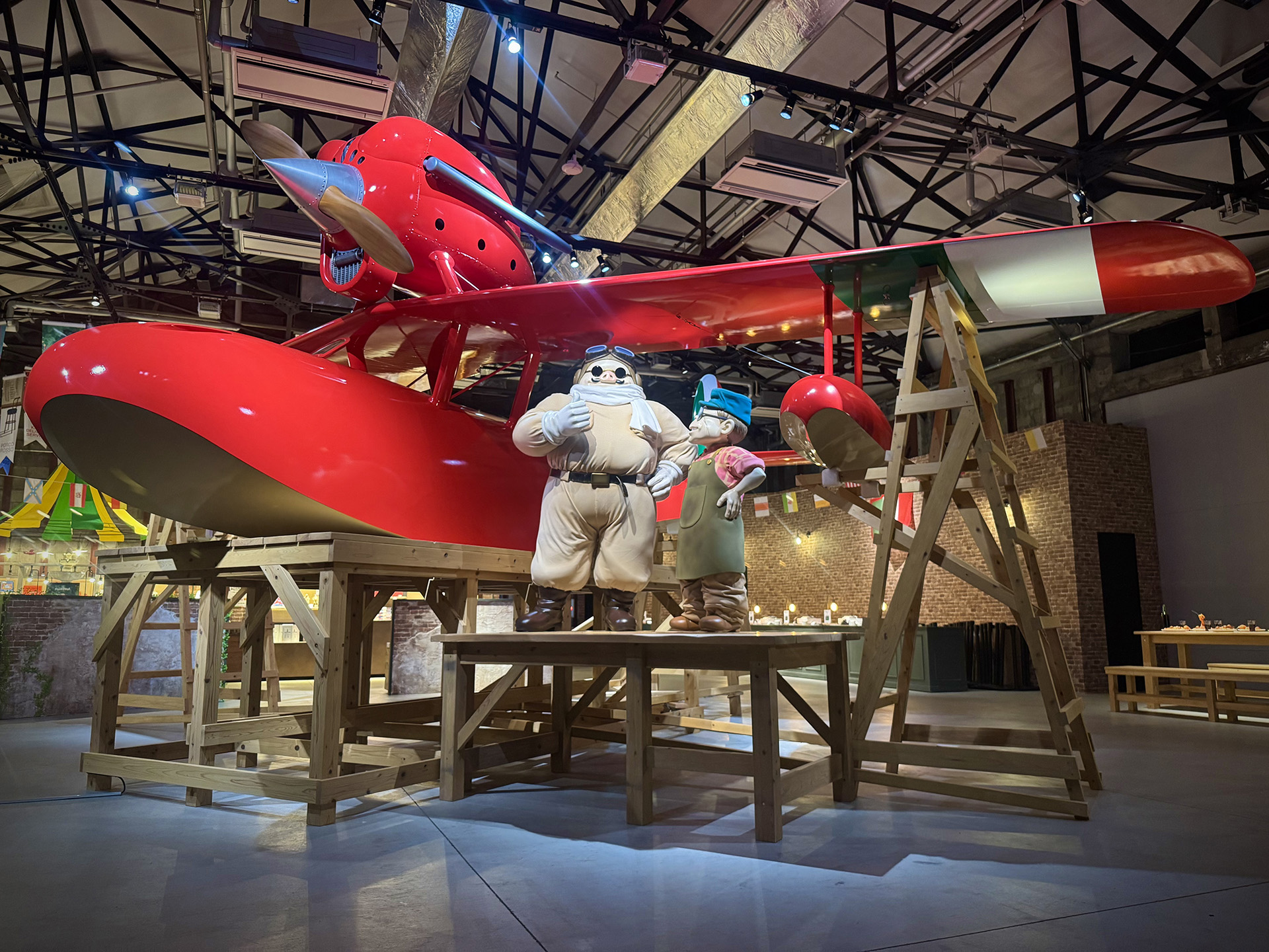 ▲「サボイア S-21」（「ジブリの立体造 型 物展」での展示風景）<br />(C) 1992 Hayao Miyazaki/Studio Ghibli,NN