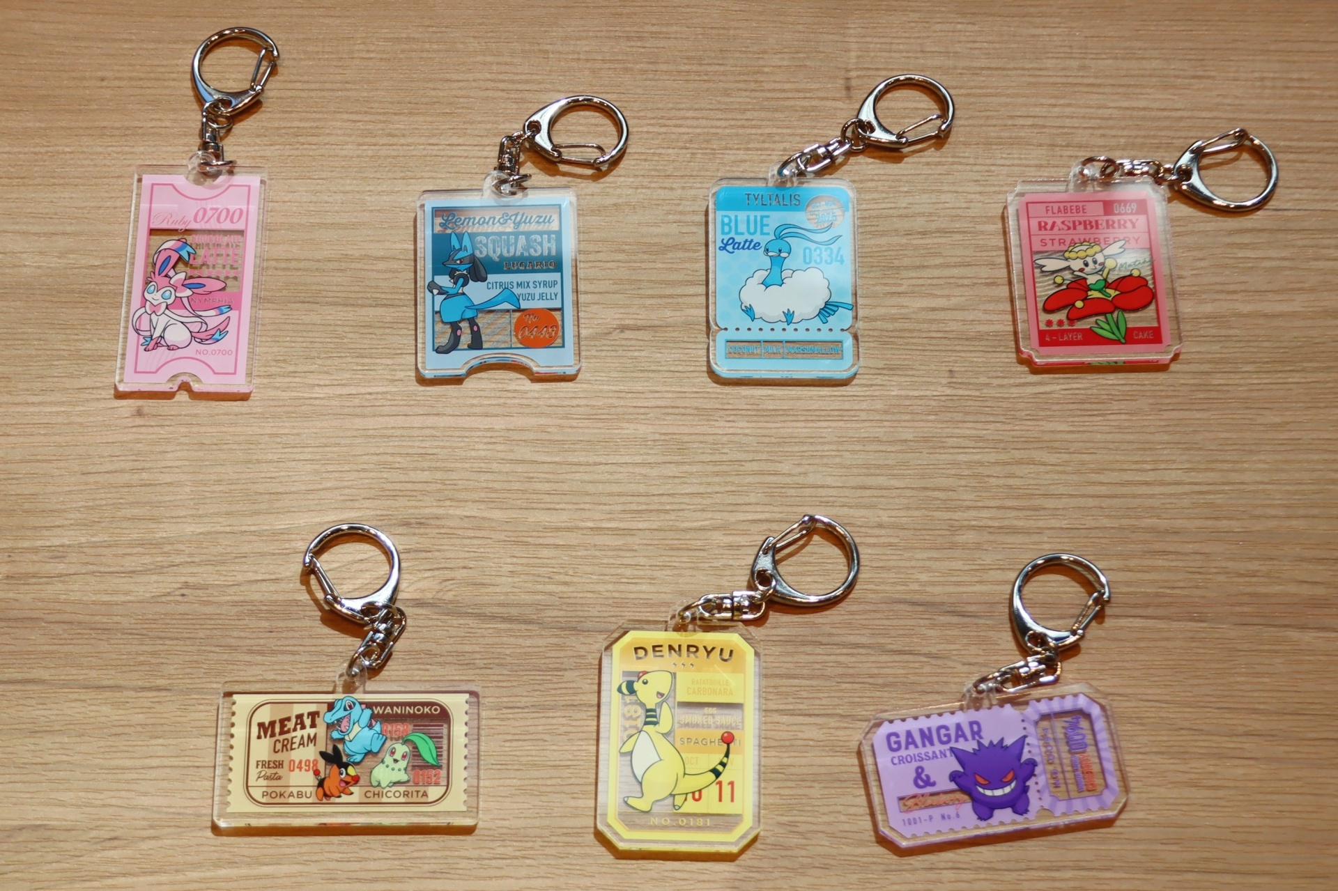アクリルキーホルダー（全7種、ランダム）