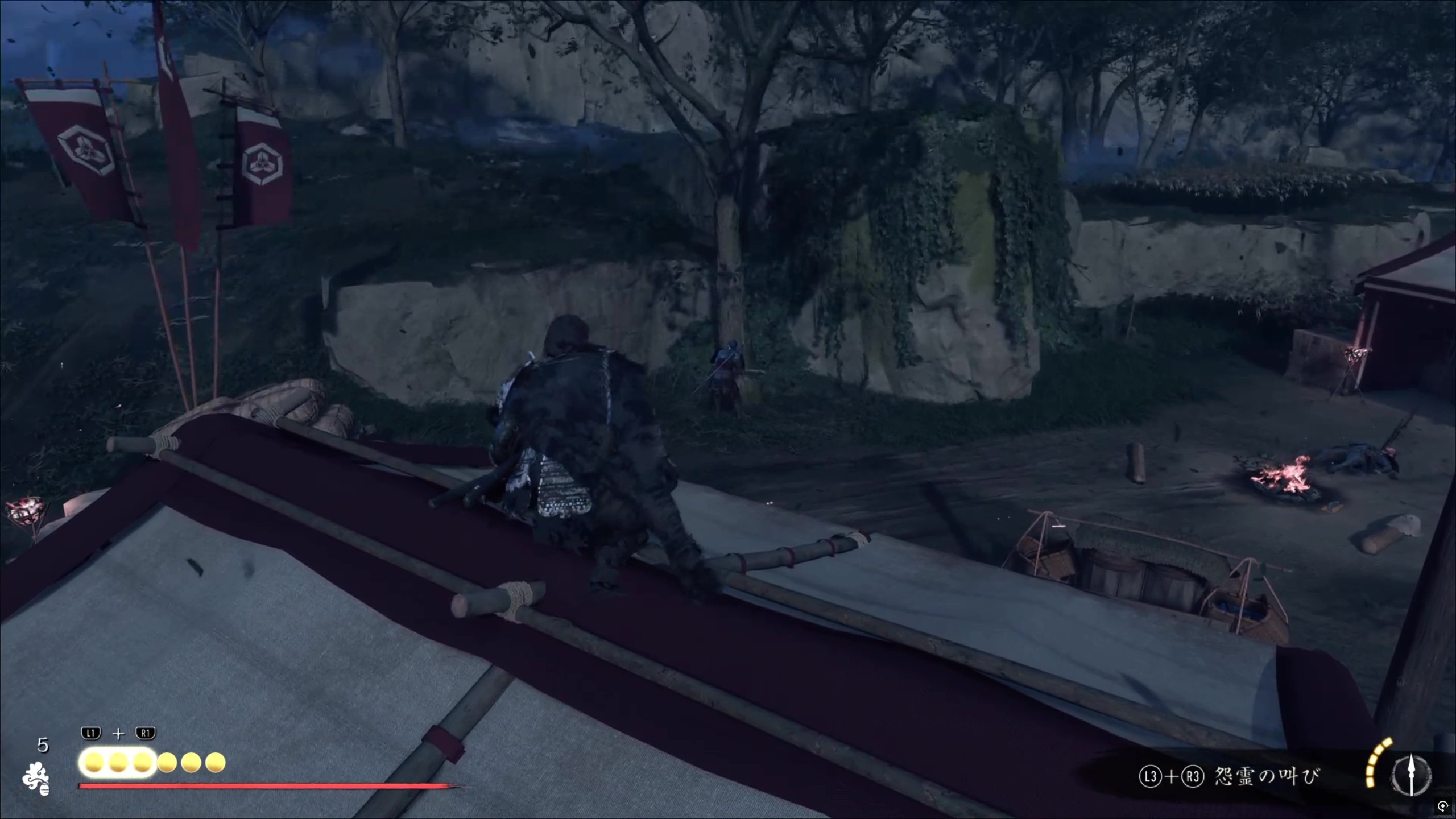 屋根に上って高みの見物。屋根からジャンプして、真下にいる敵を闇討できる