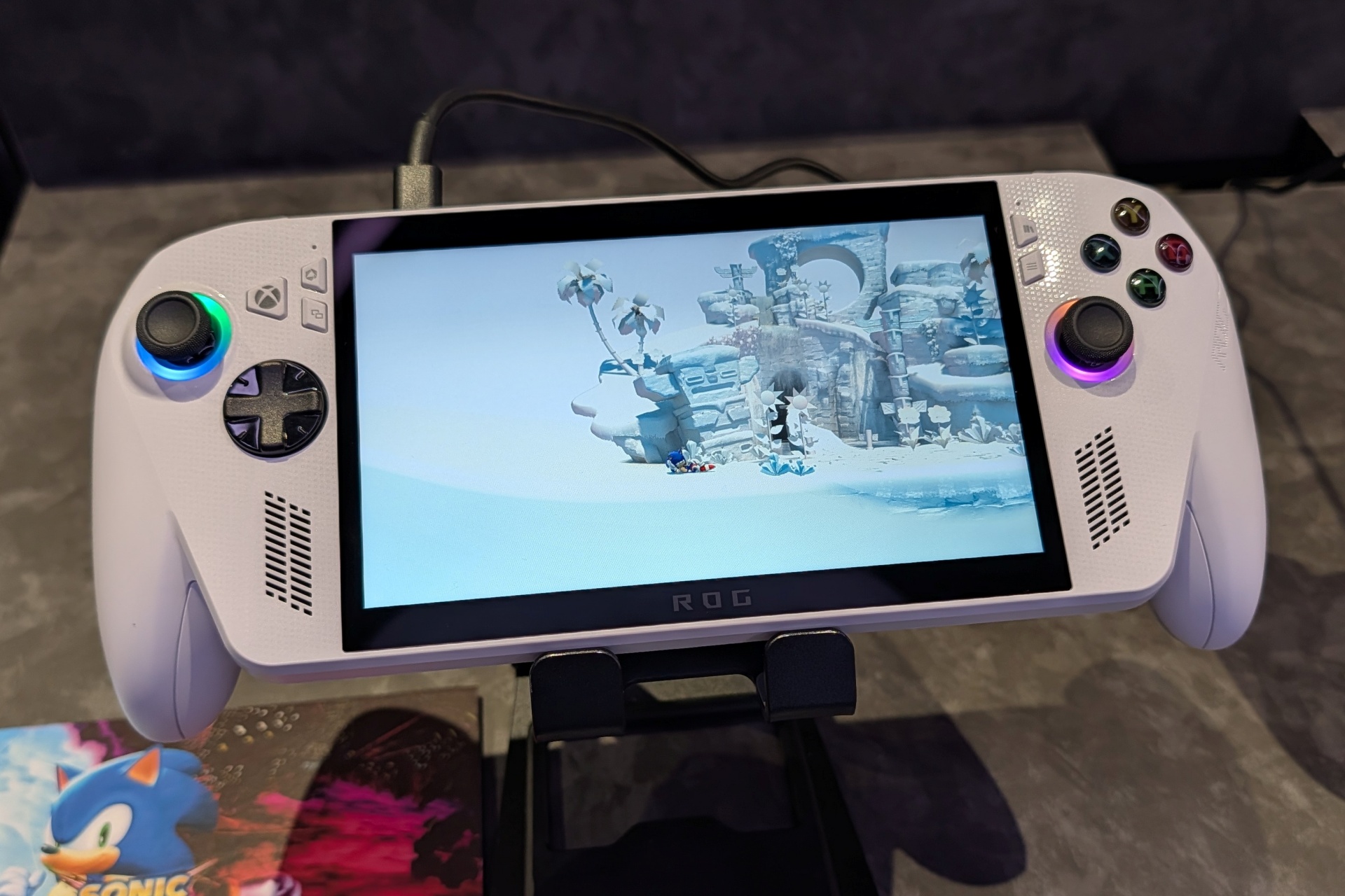 エントリーモデルのASUS「ROG Xbox Ally」