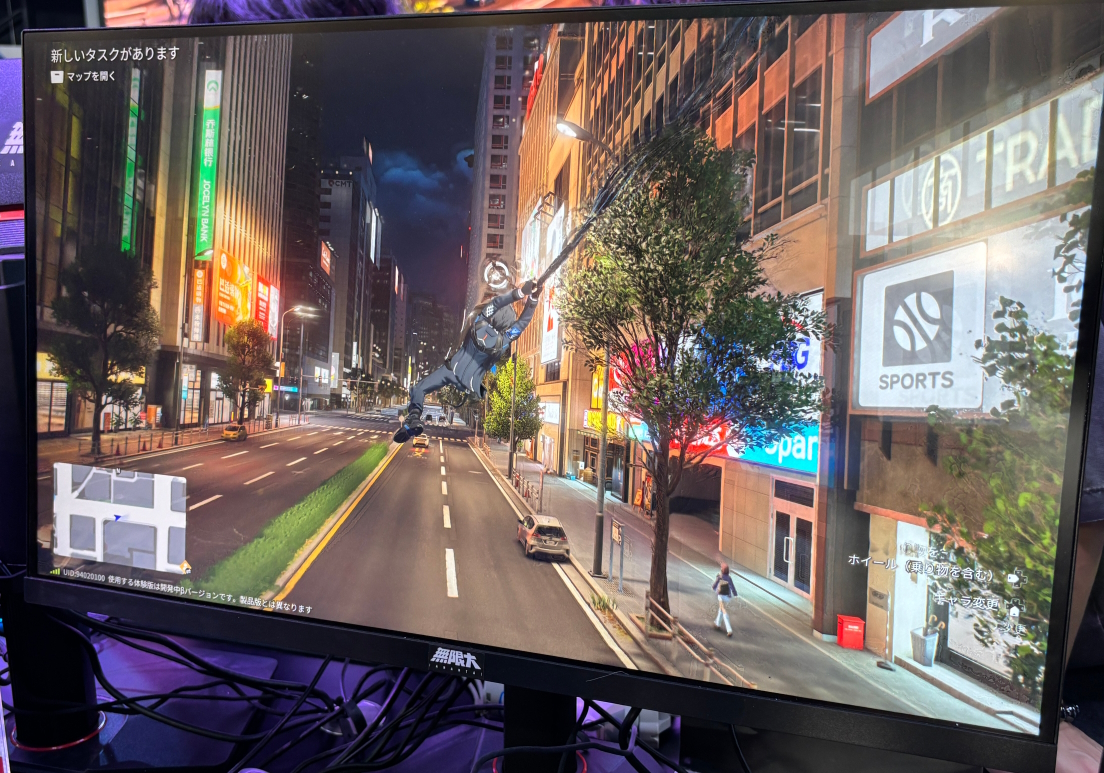 触手のような能力を使った空中移動が可能