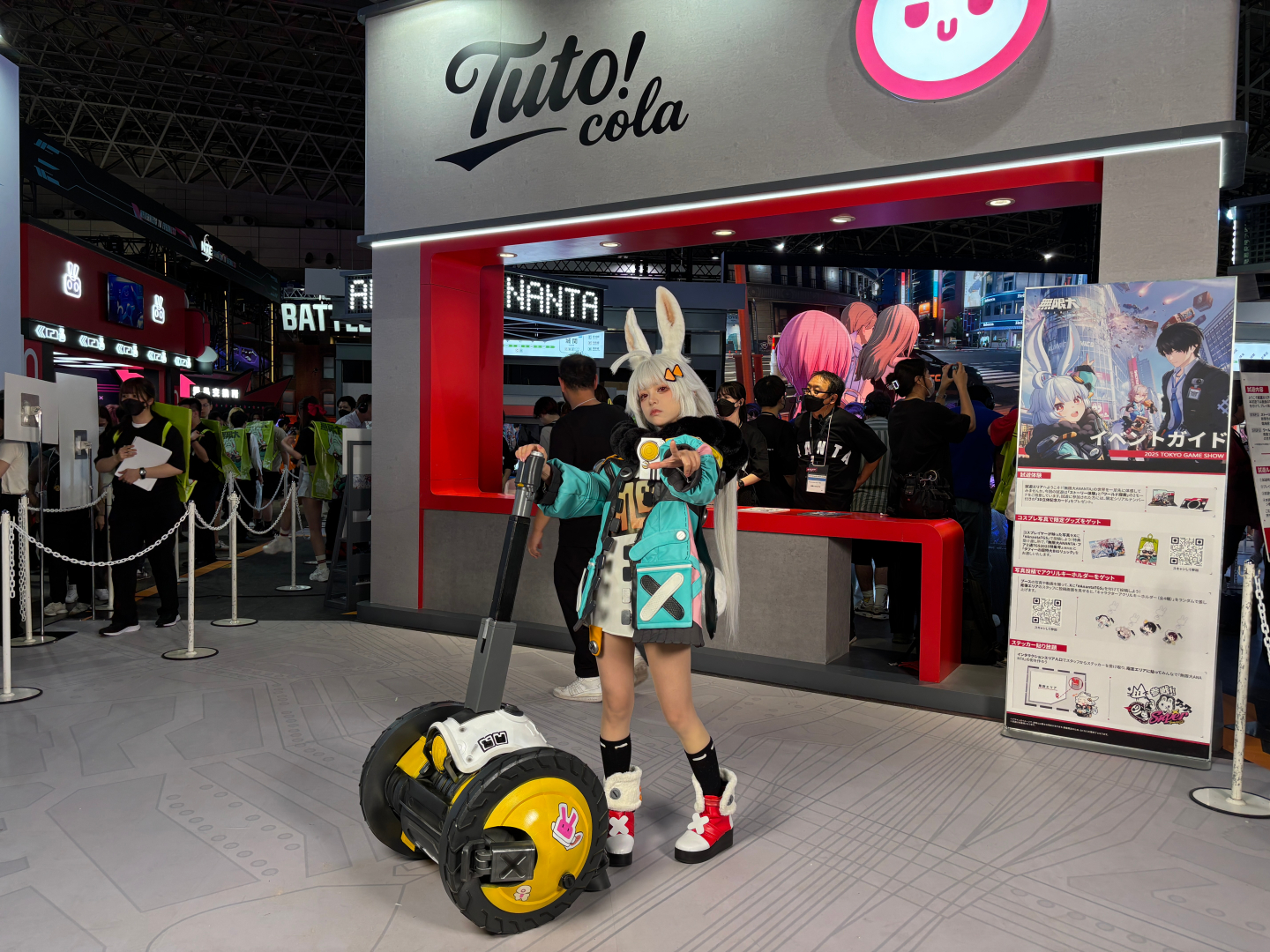 ブースにはフォトスポットに加えコスプレイヤーの撮影会も実施